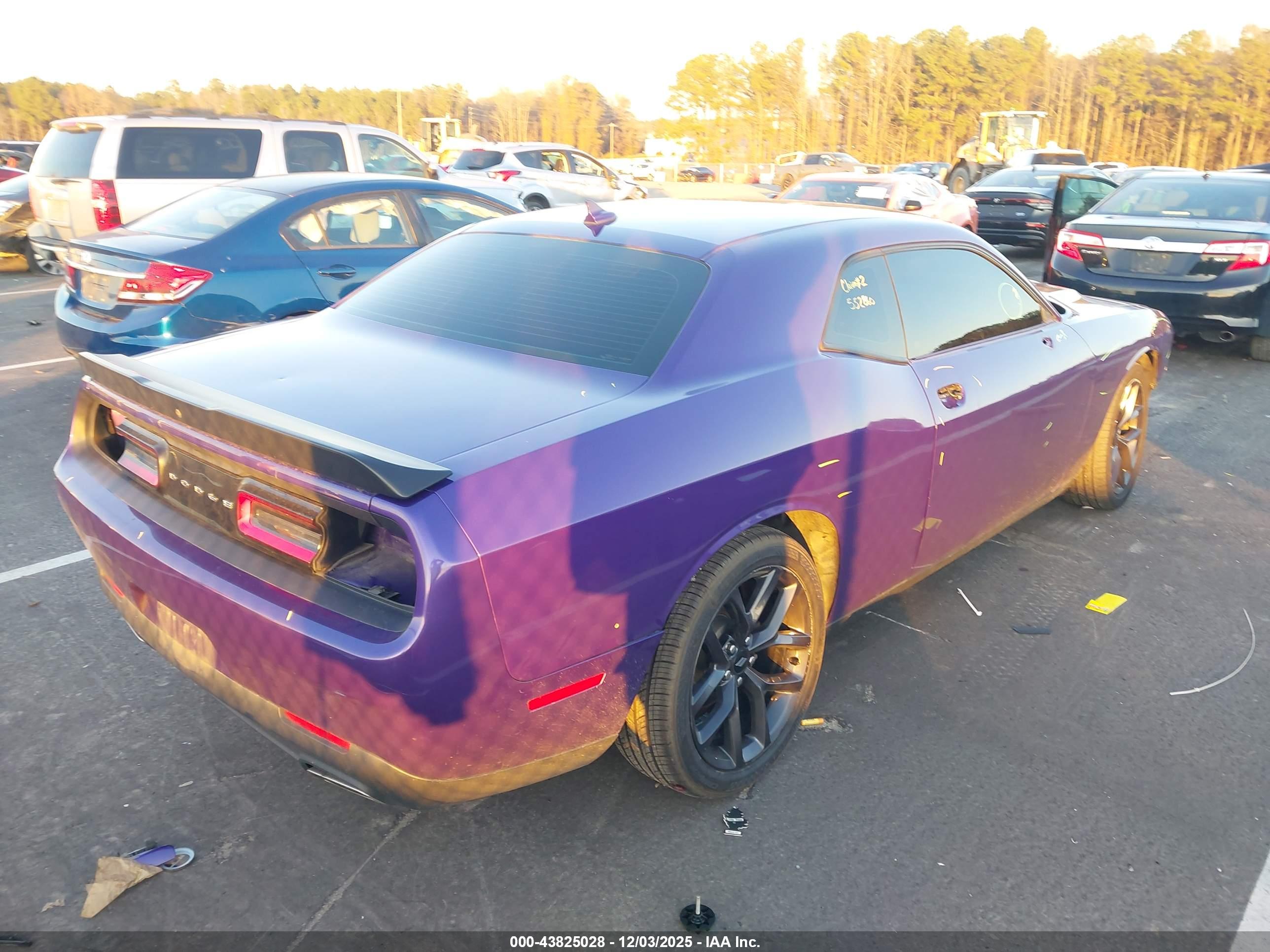 DODGE CHALLENGER image 4