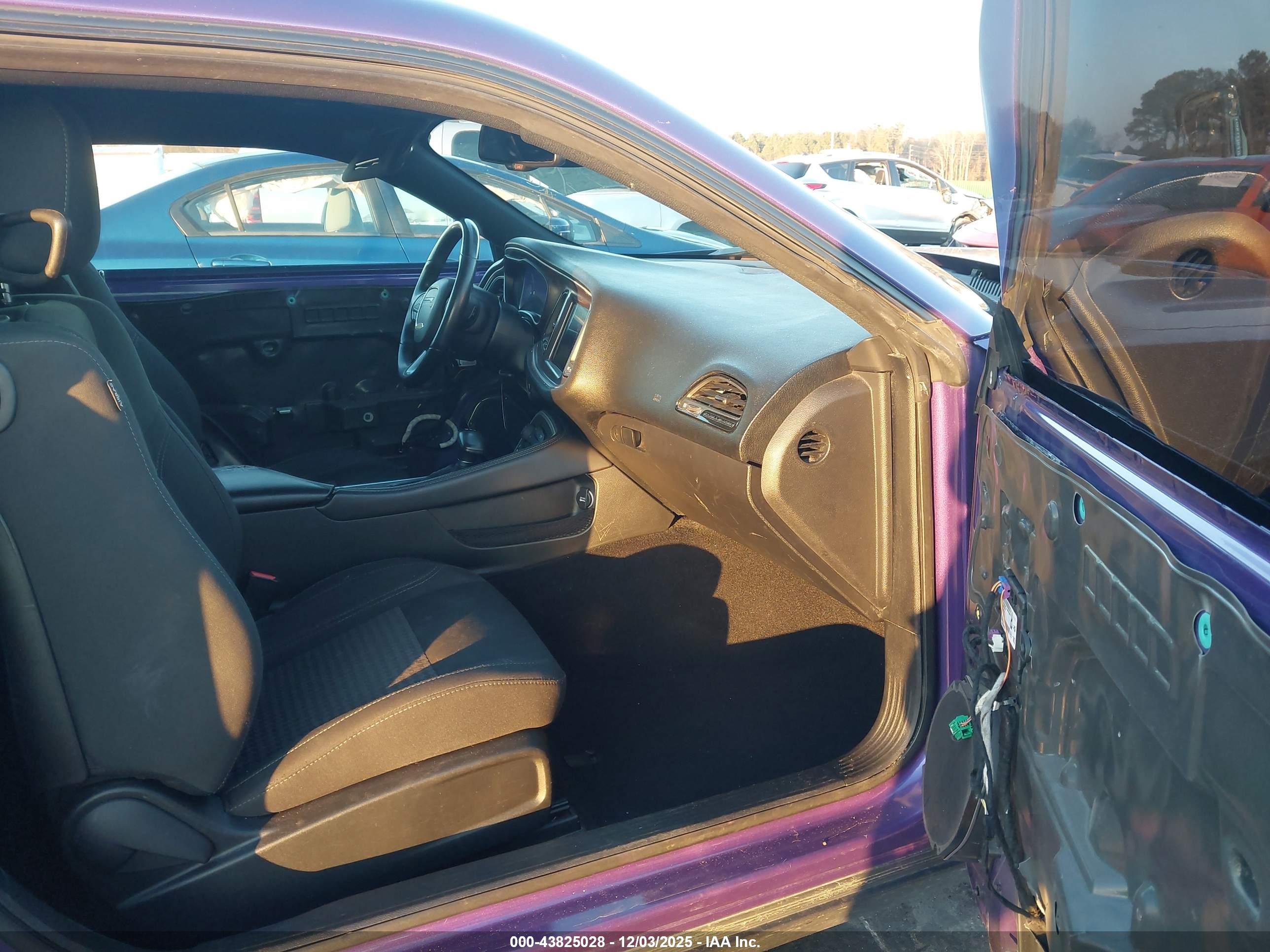 DODGE CHALLENGER image 5