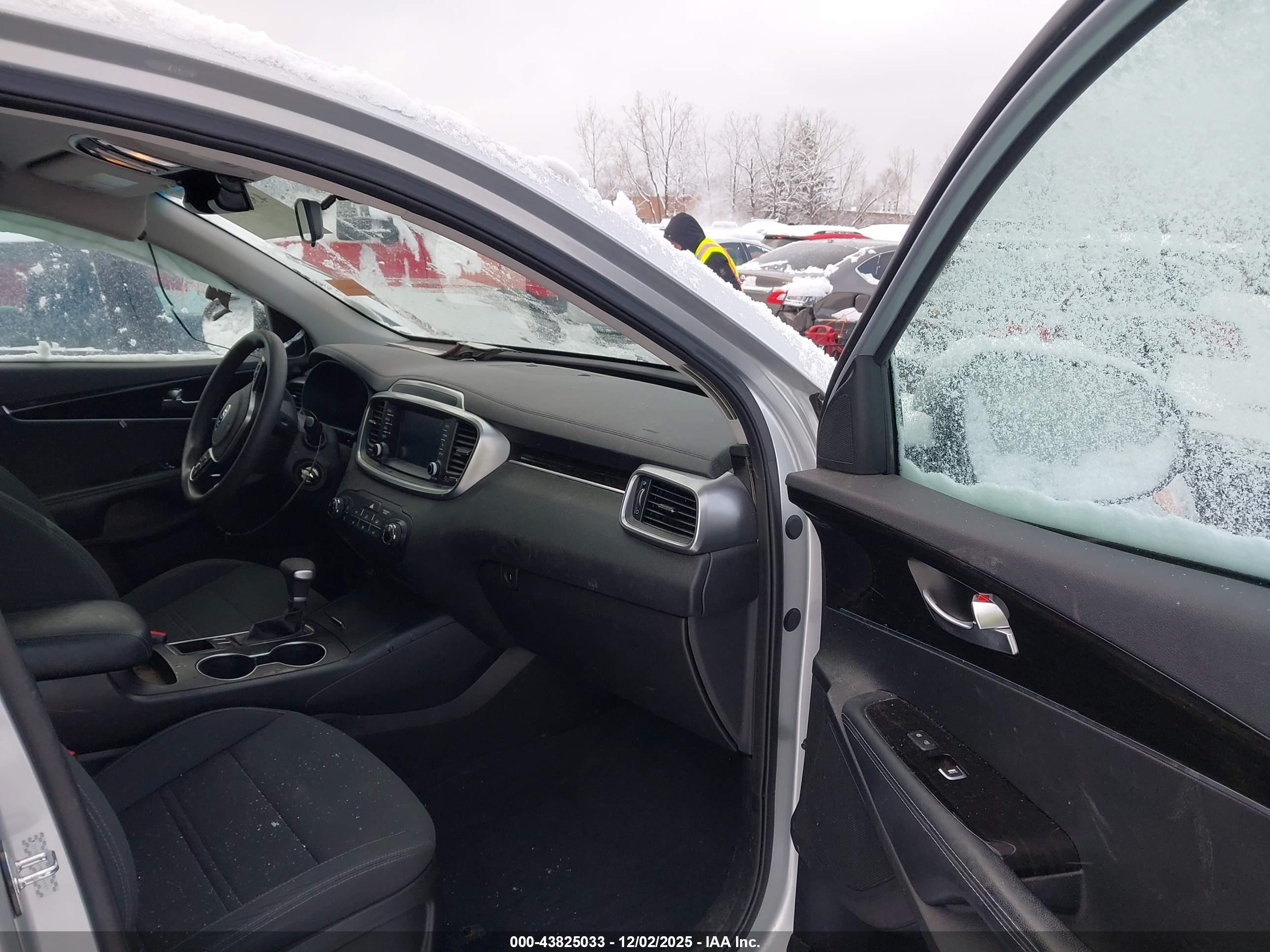 KIA SORENTO image 5