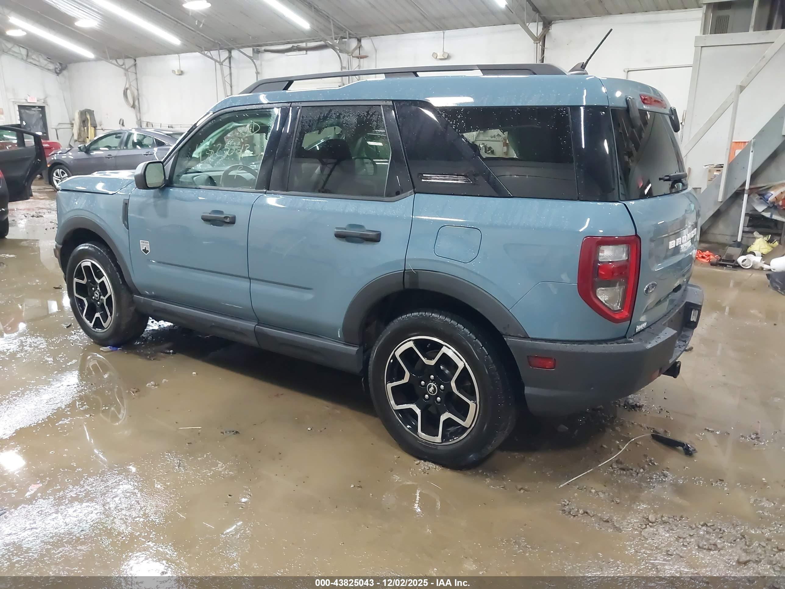FORD BRONCO image 3