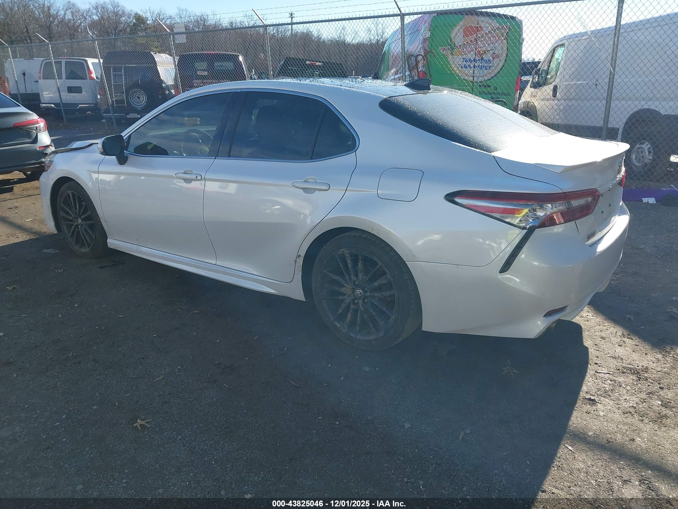 TOYOTA CAMRY image 3