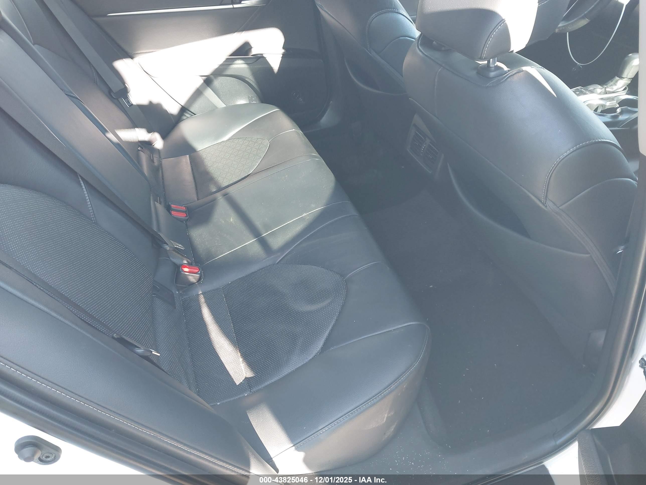 TOYOTA CAMRY image 8