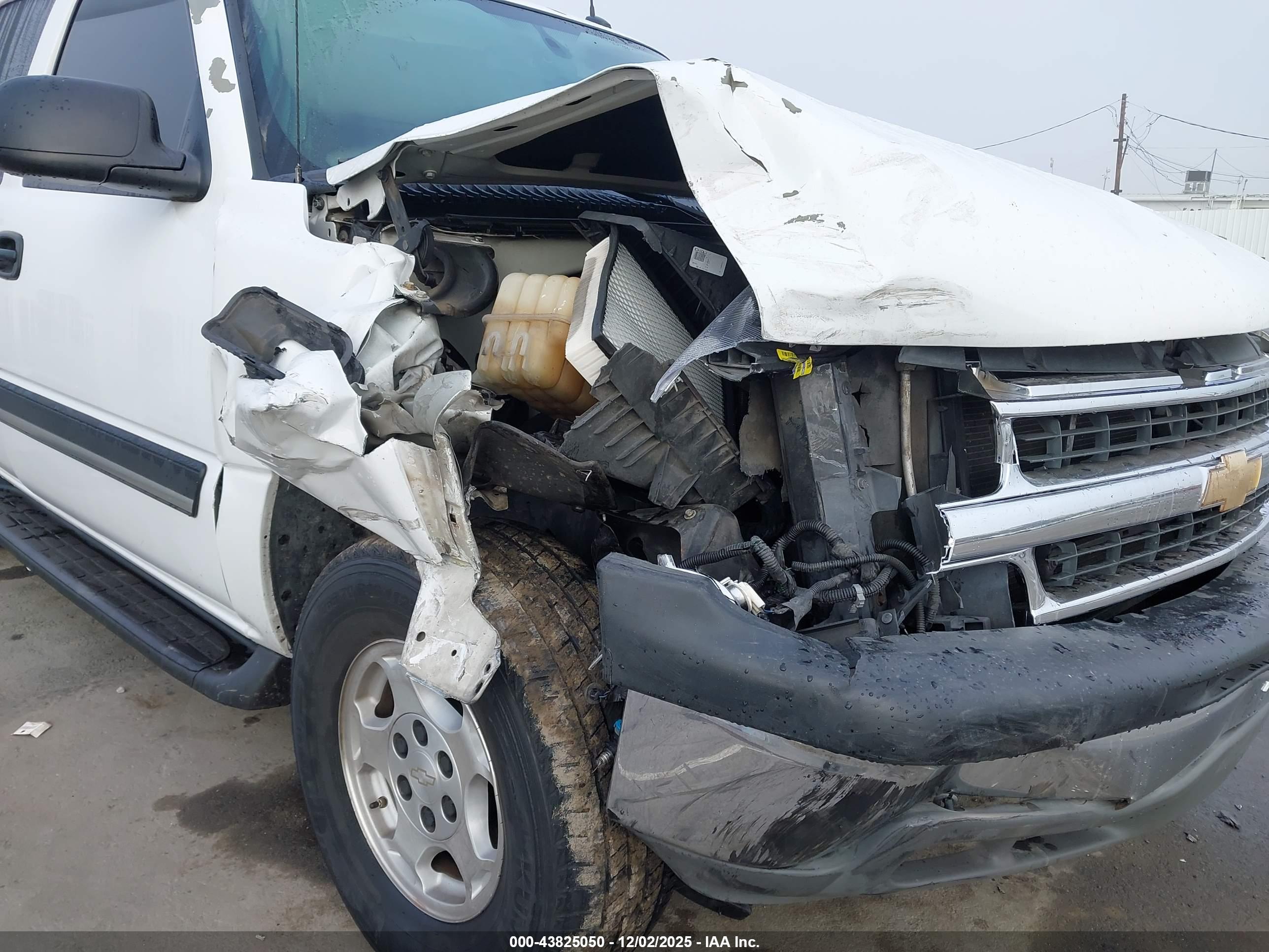 CHEVROLET TAHOE image 6