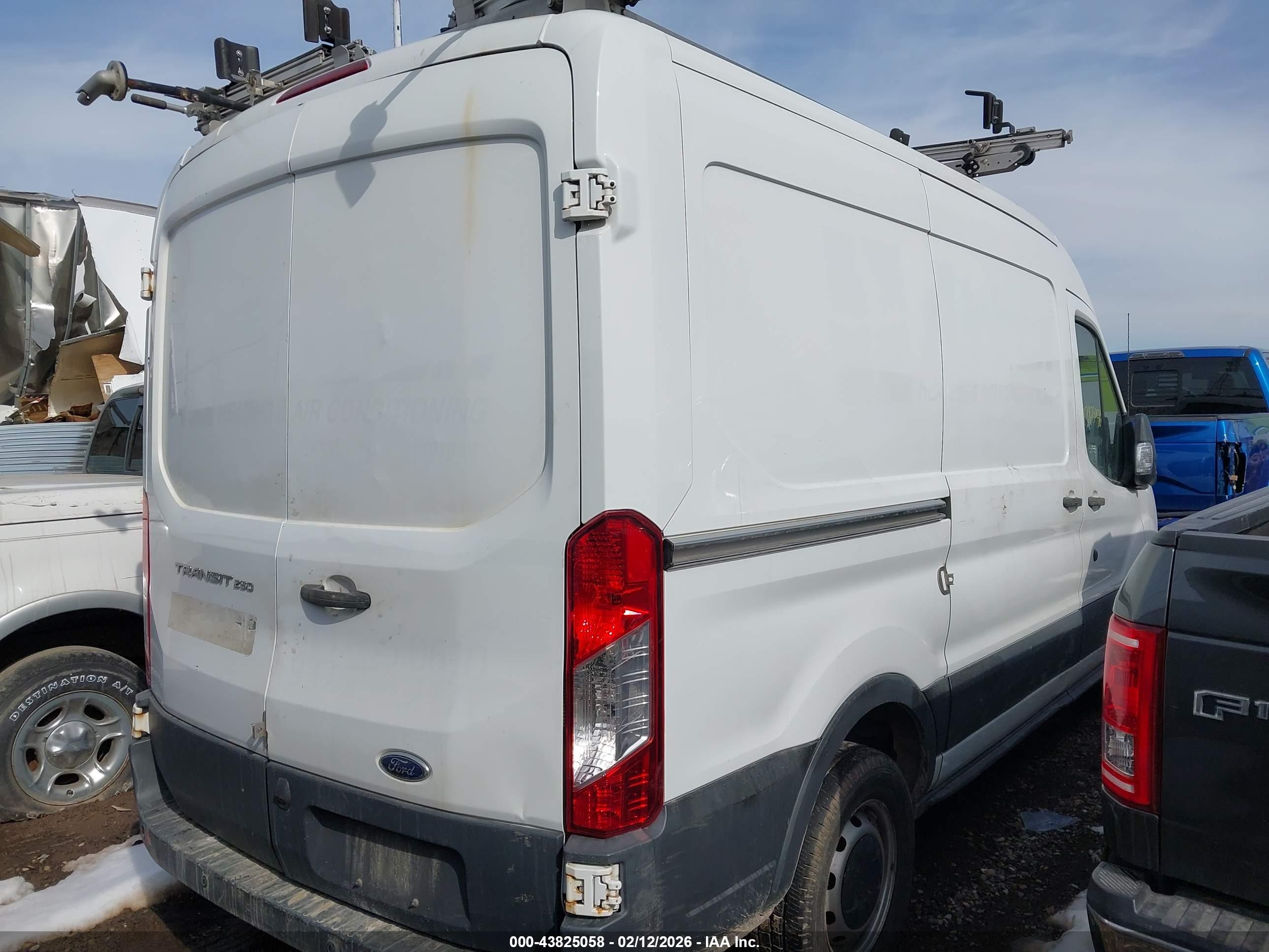 FORD TRANSIT-250 image 4