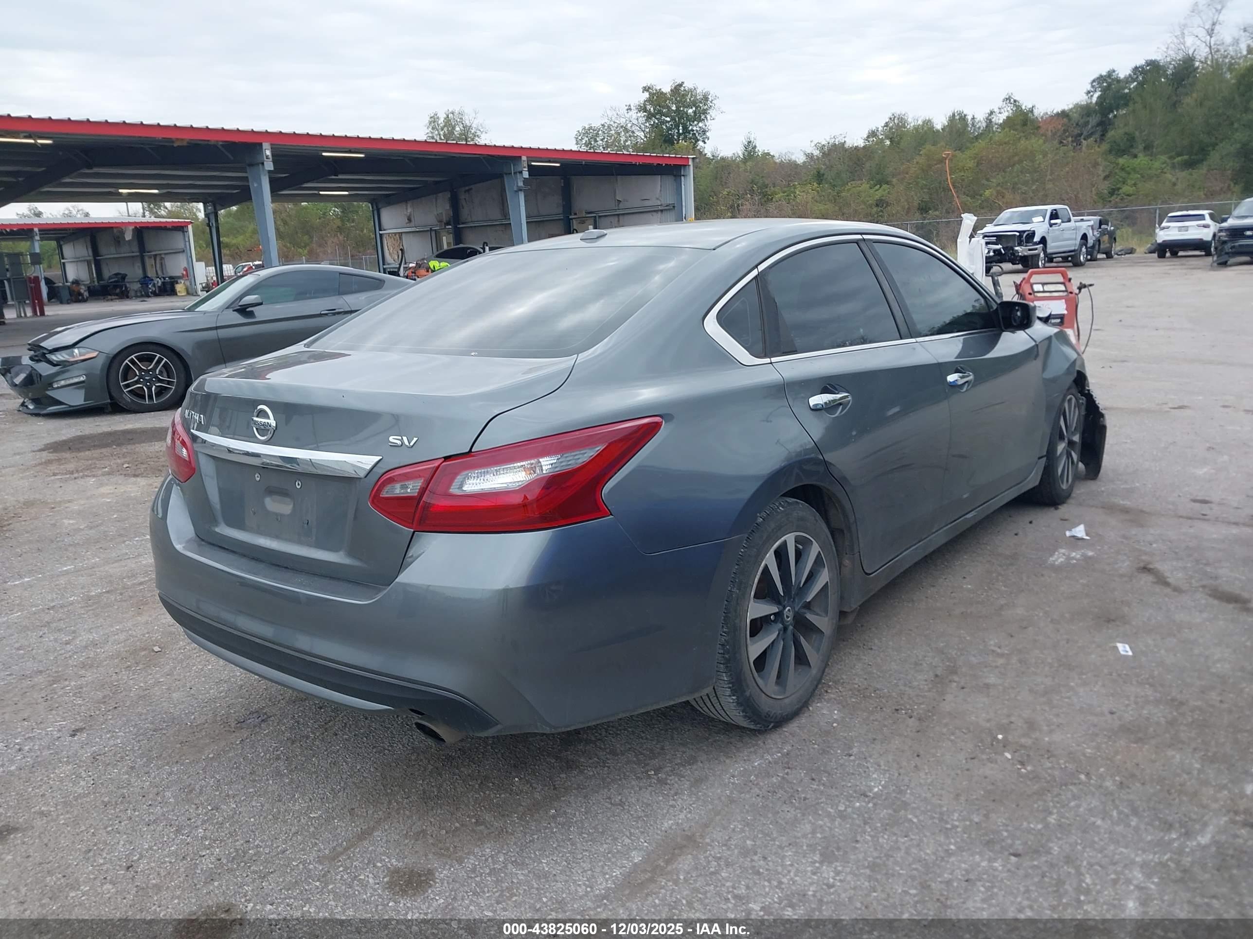 NISSAN ALTIMA image 4