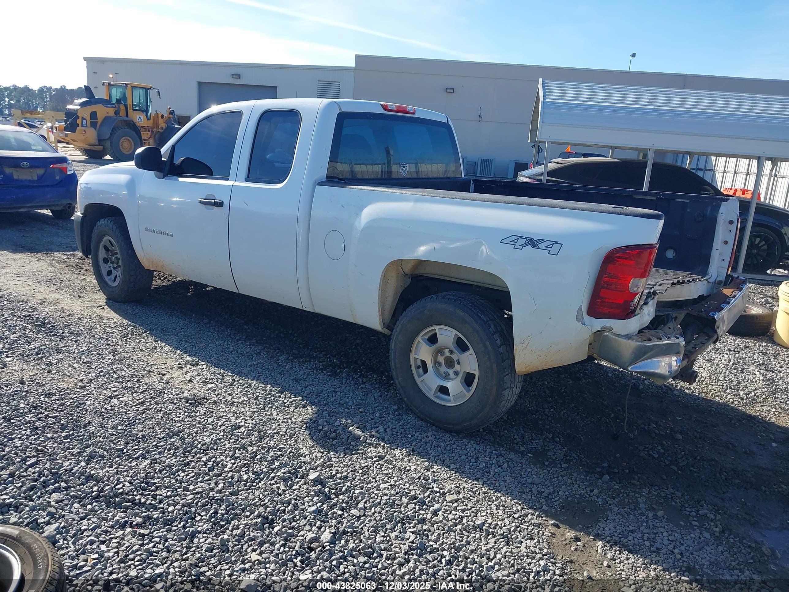 CHEVROLET SILVERADO image 3