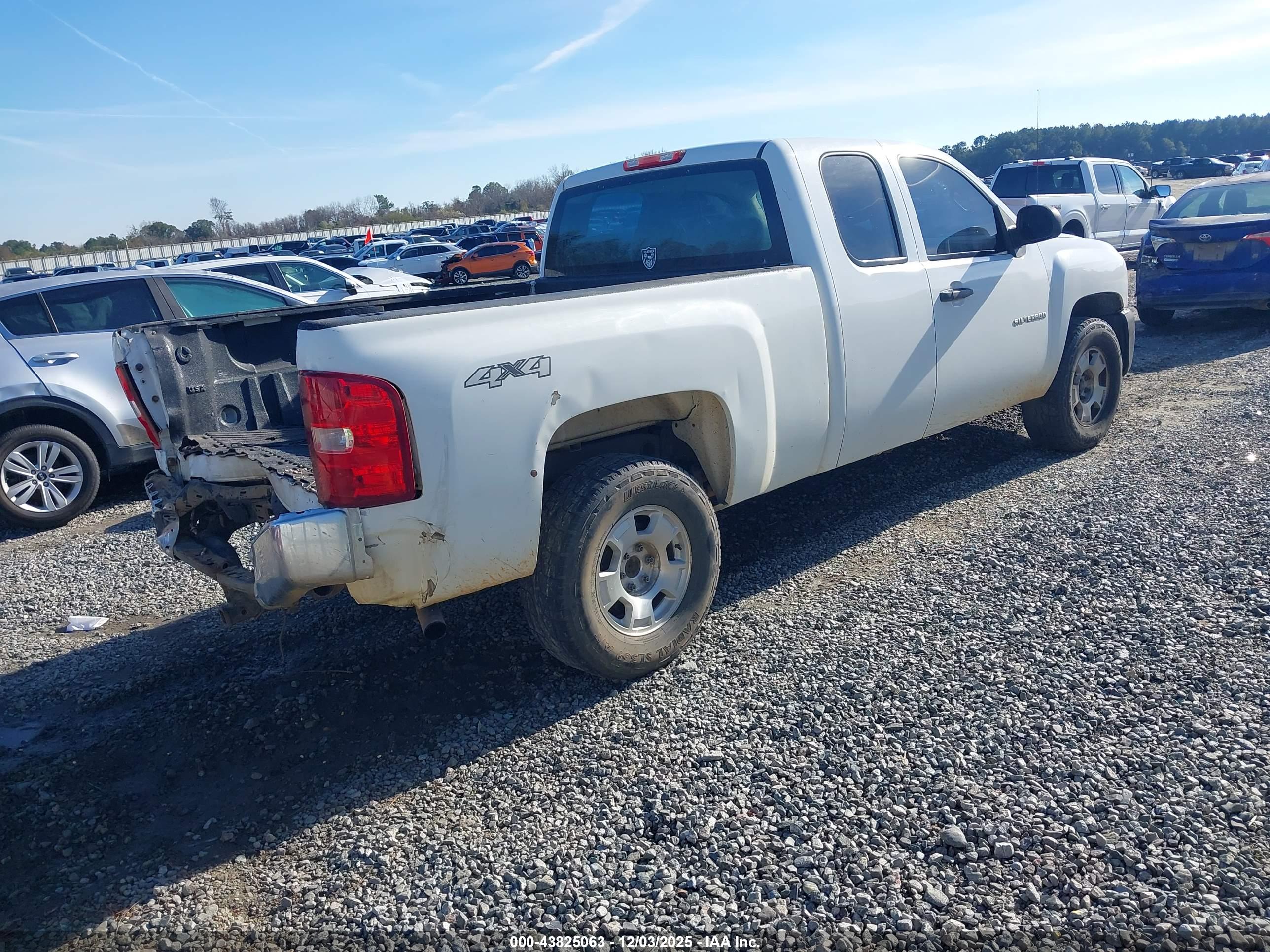 CHEVROLET SILVERADO image 4