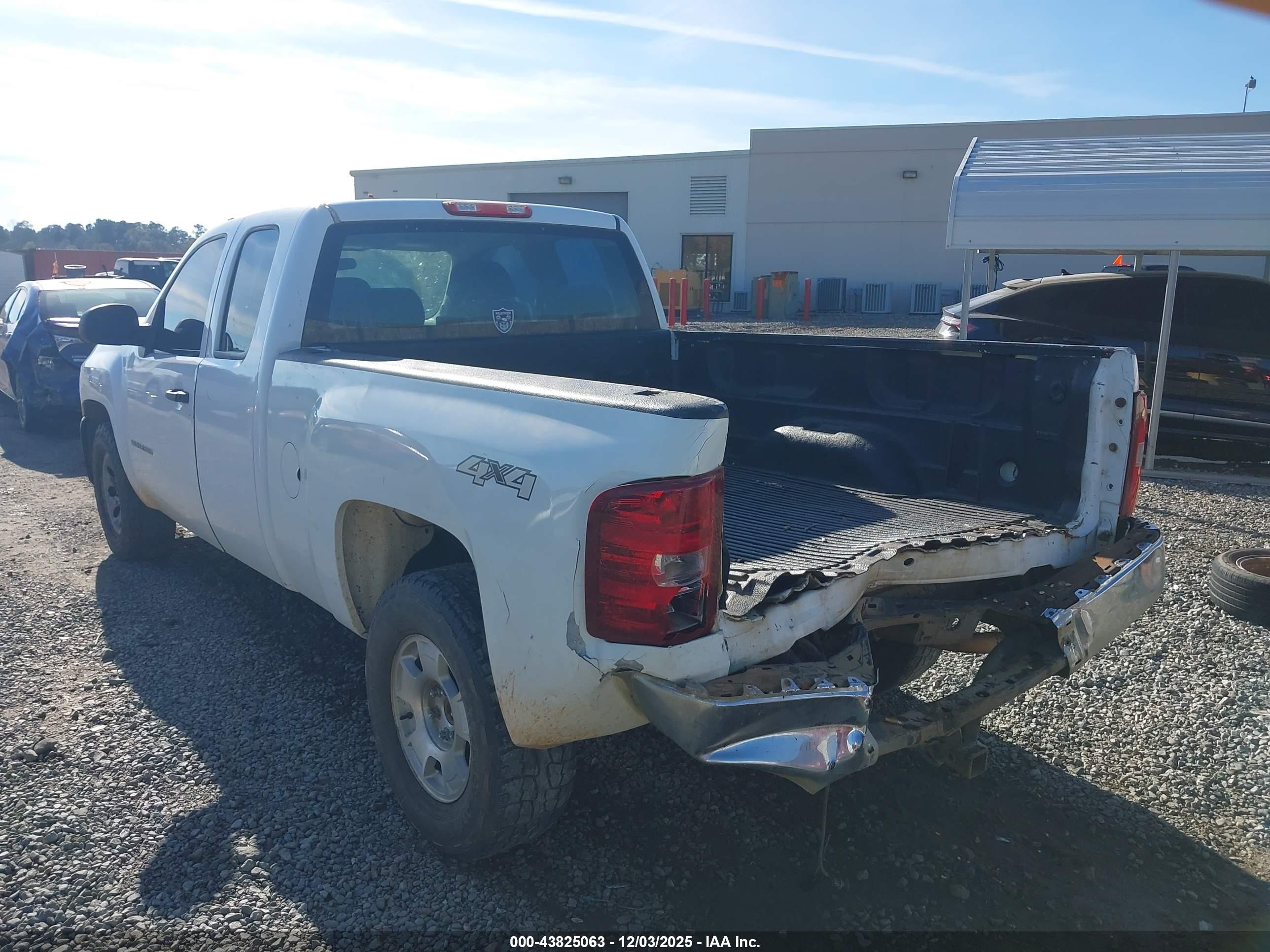 CHEVROLET SILVERADO image 6