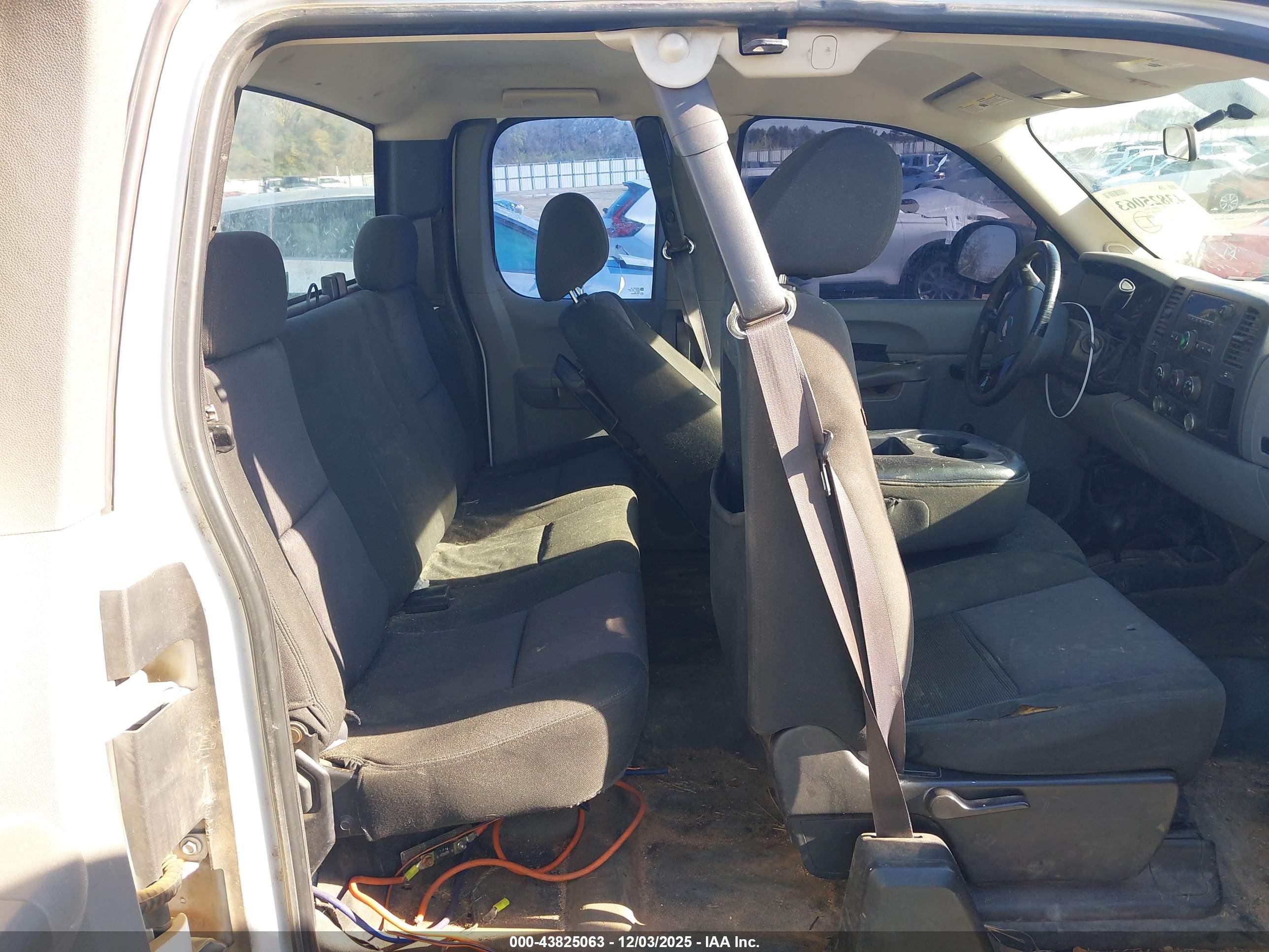 CHEVROLET SILVERADO image 8