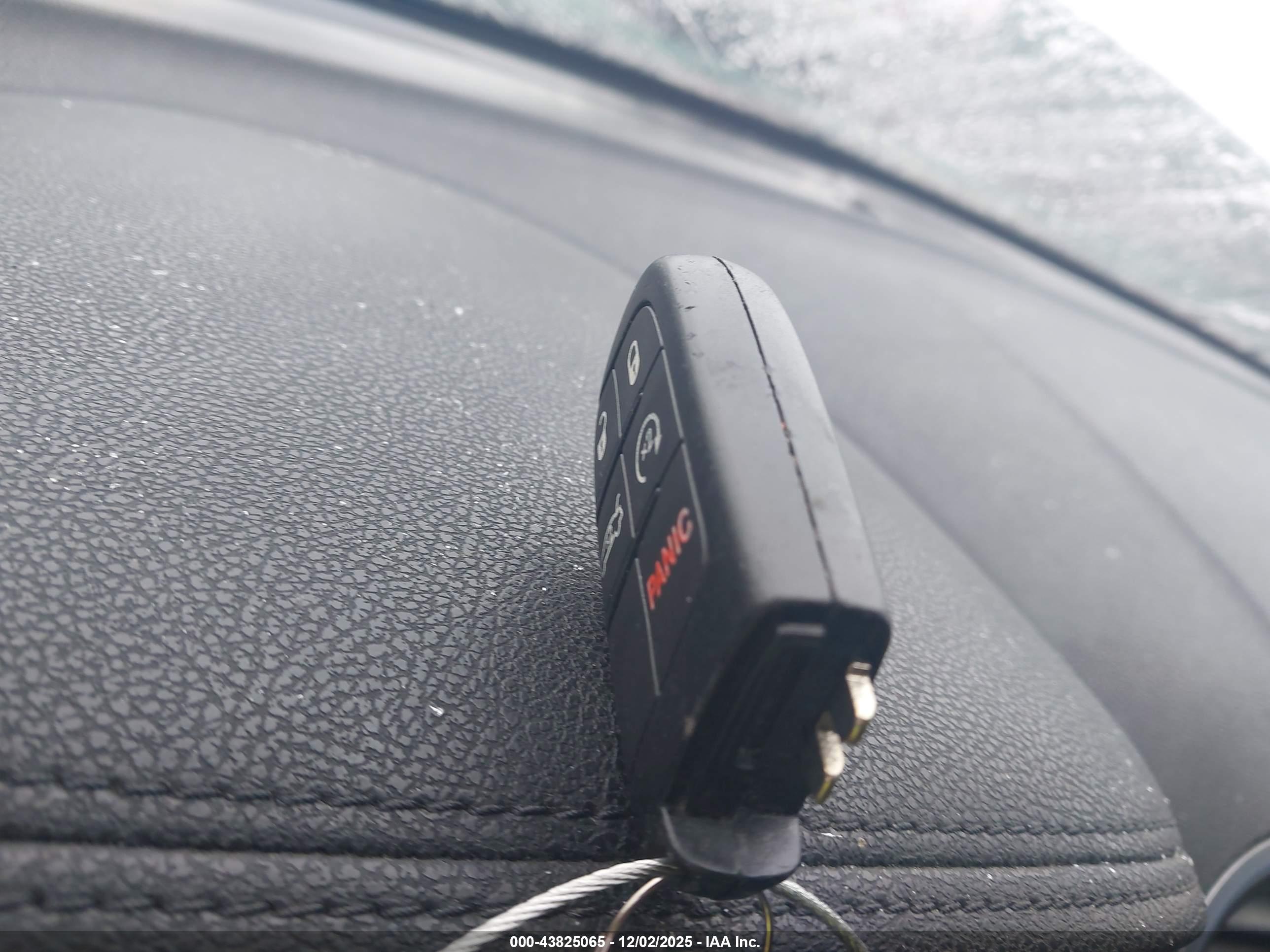 CHRYSLER 300 image 11