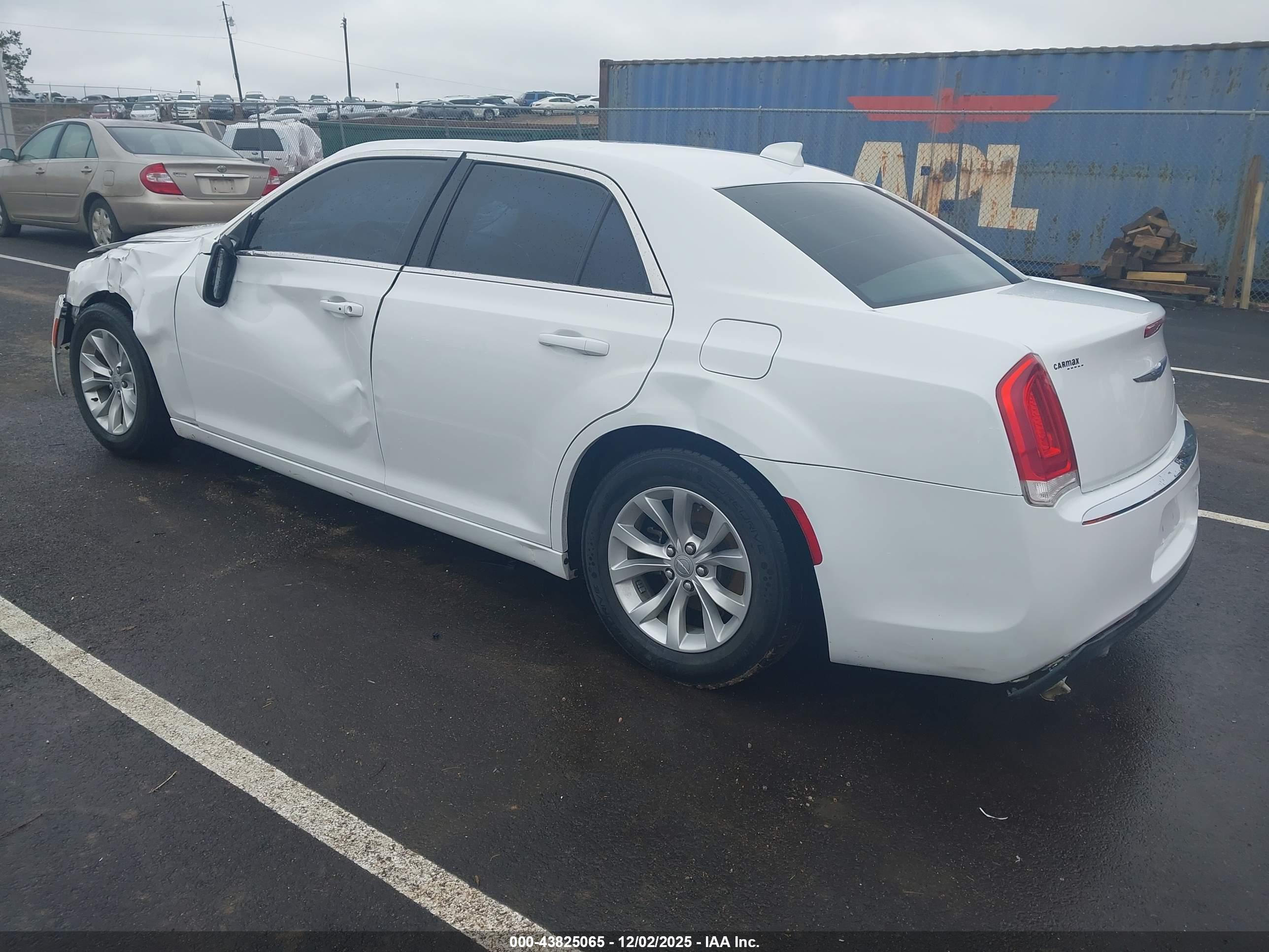 CHRYSLER 300 image 3