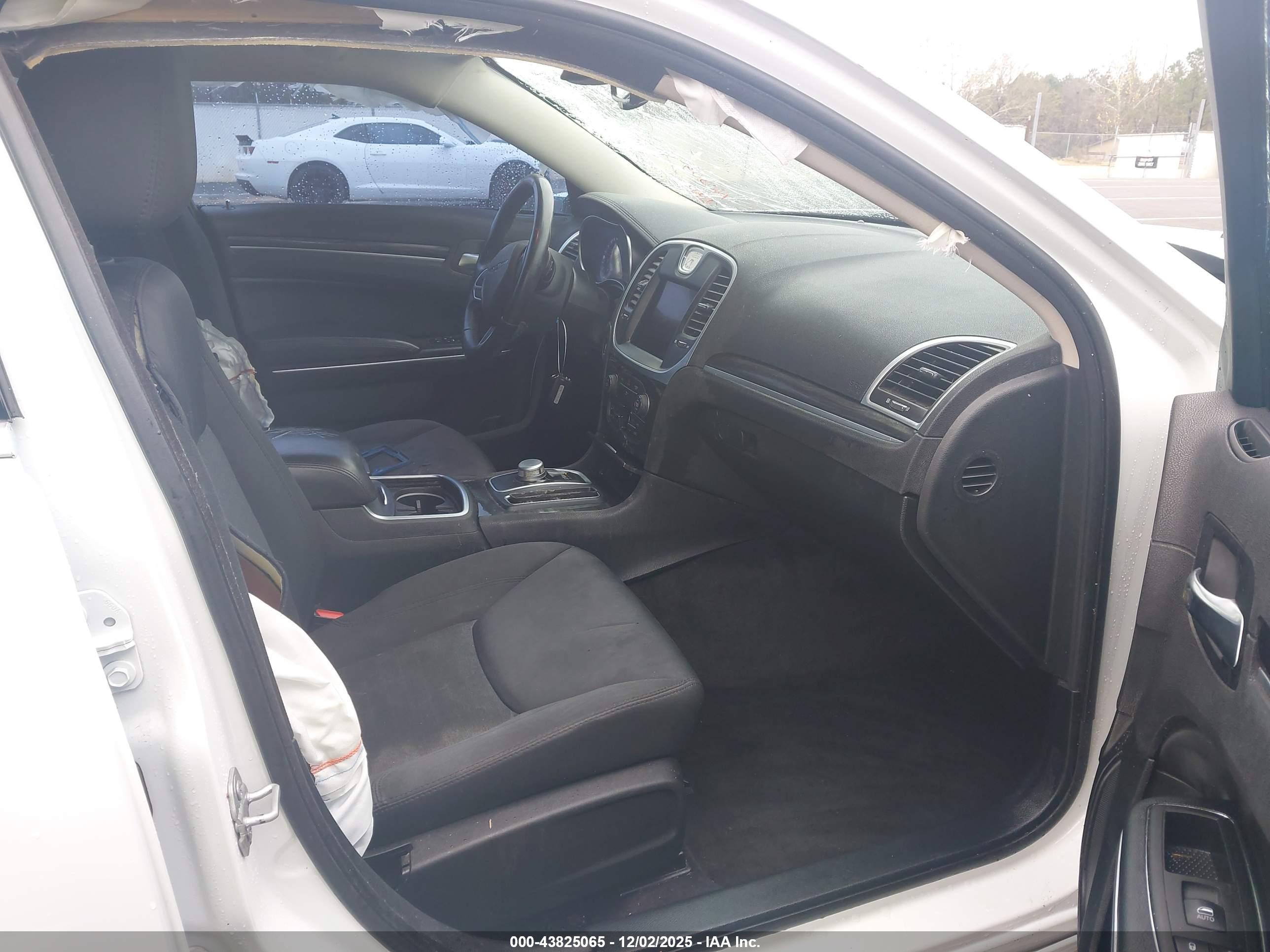 CHRYSLER 300 image 5