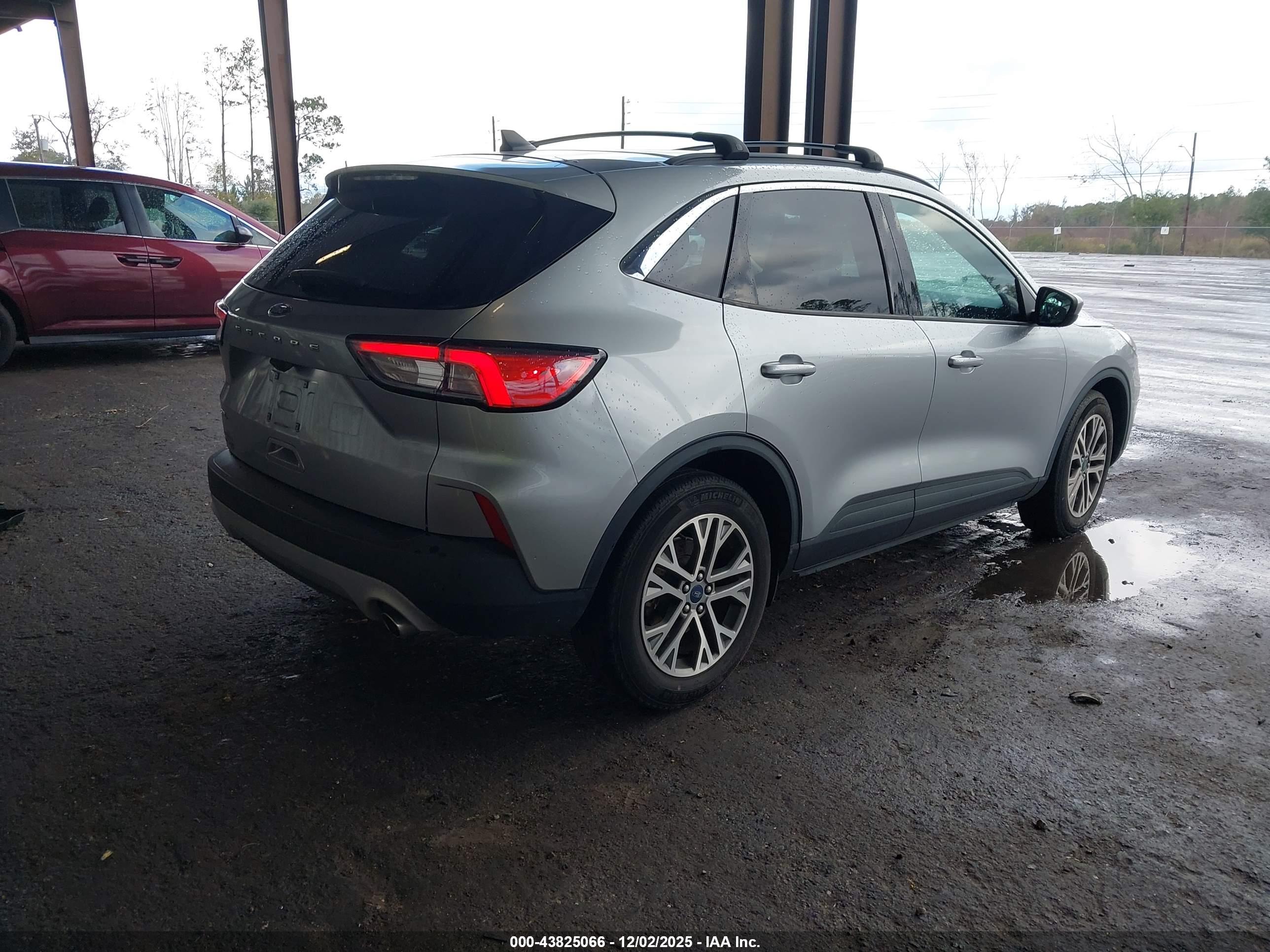 FORD ESCAPE image 4