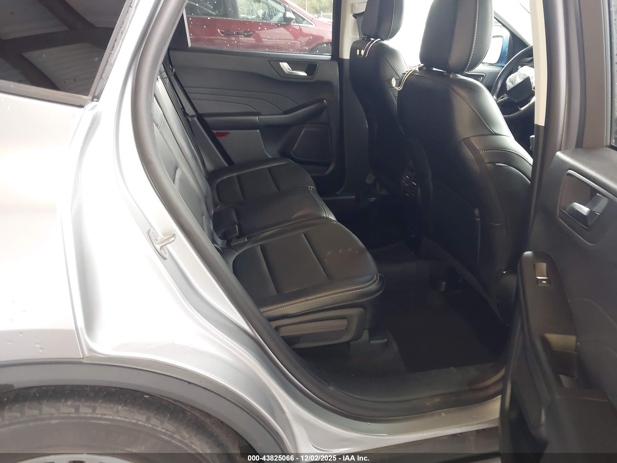 FORD ESCAPE image 8