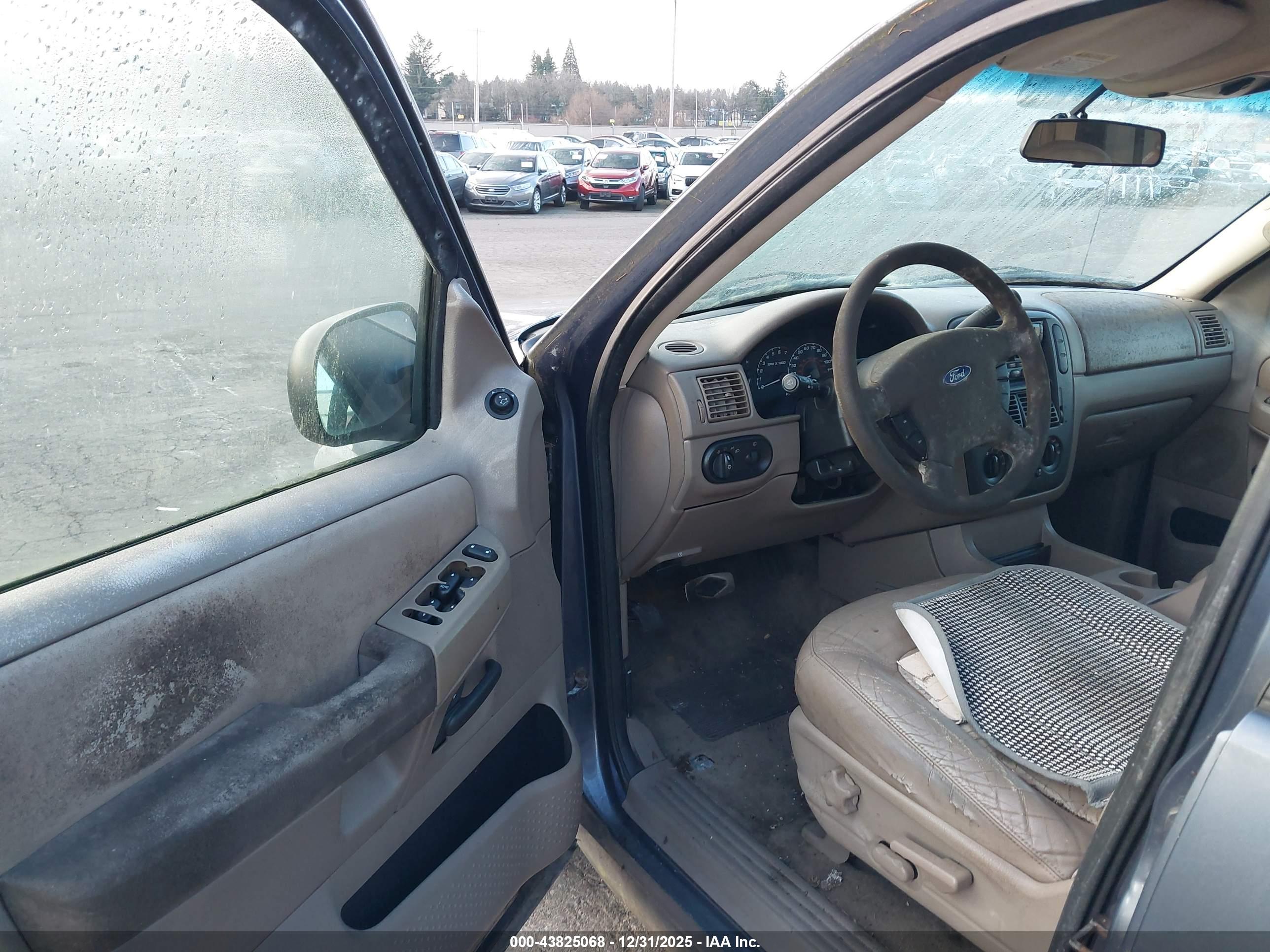 FORD EXPLORER image 6