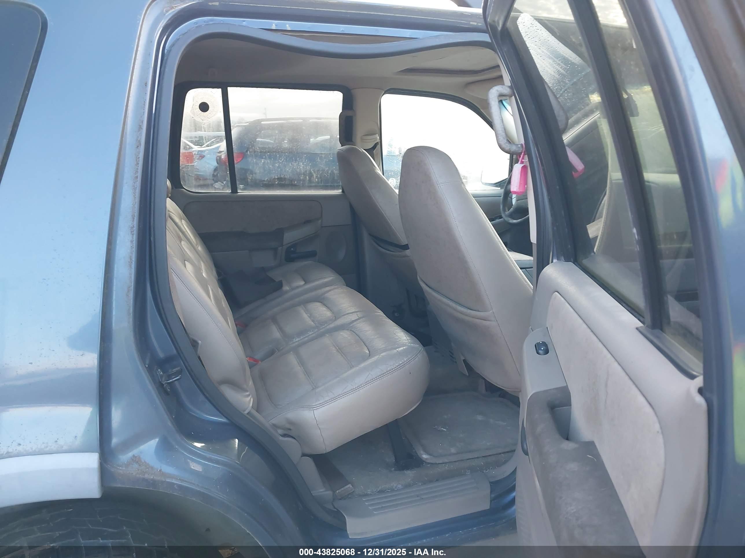 FORD EXPLORER image 8