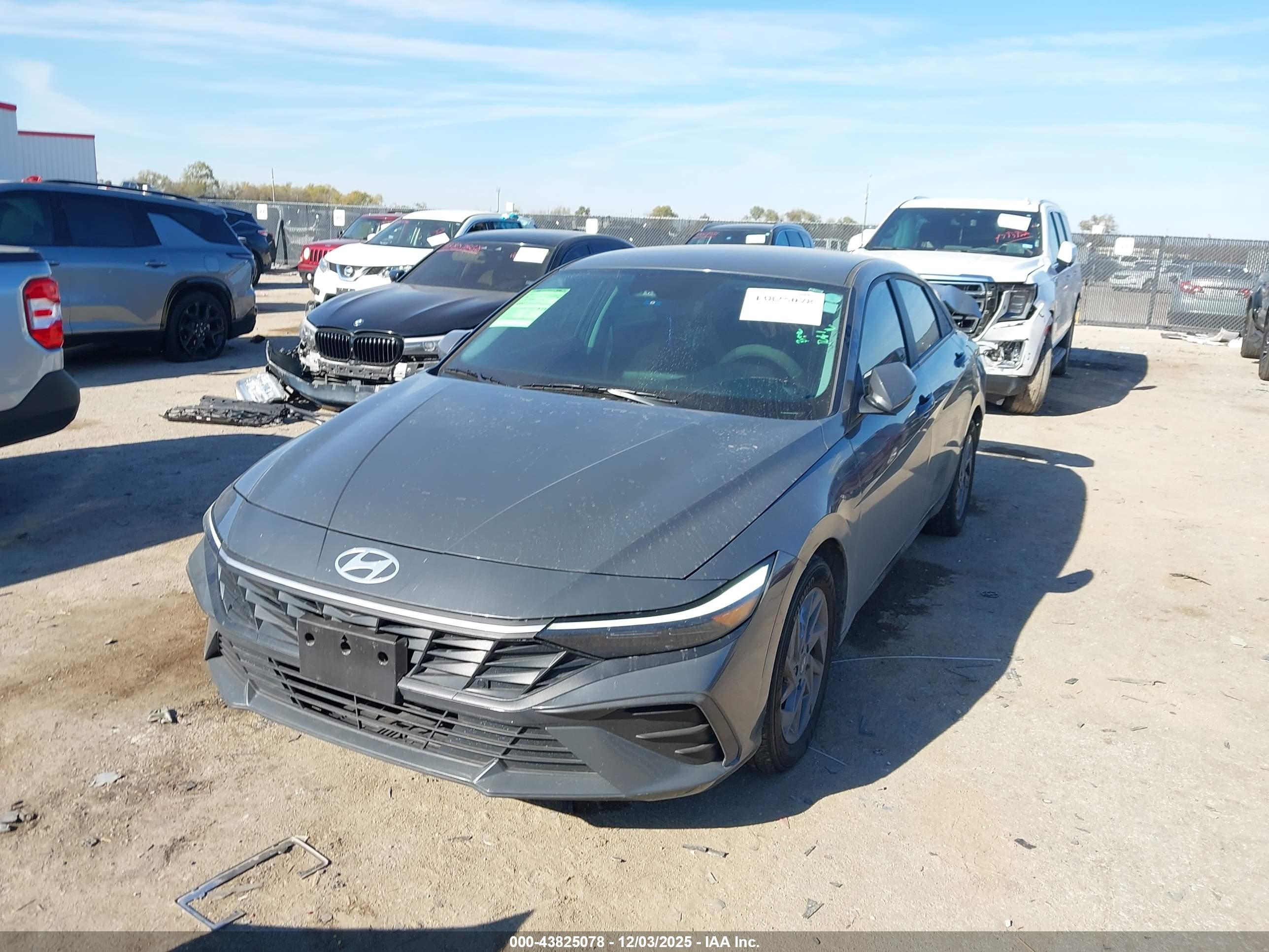 HYUNDAI ELANTRA image 2