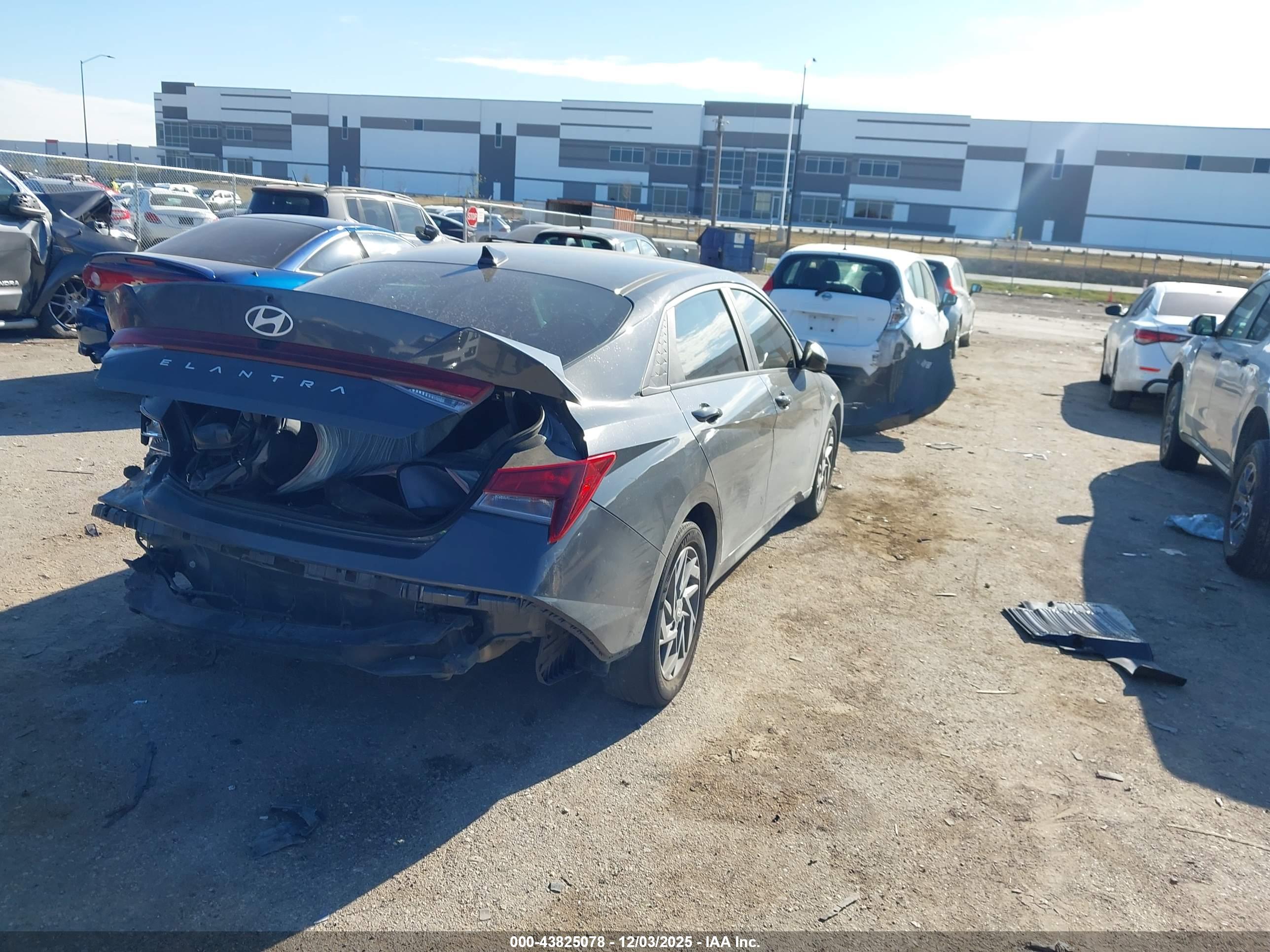 HYUNDAI ELANTRA image 4