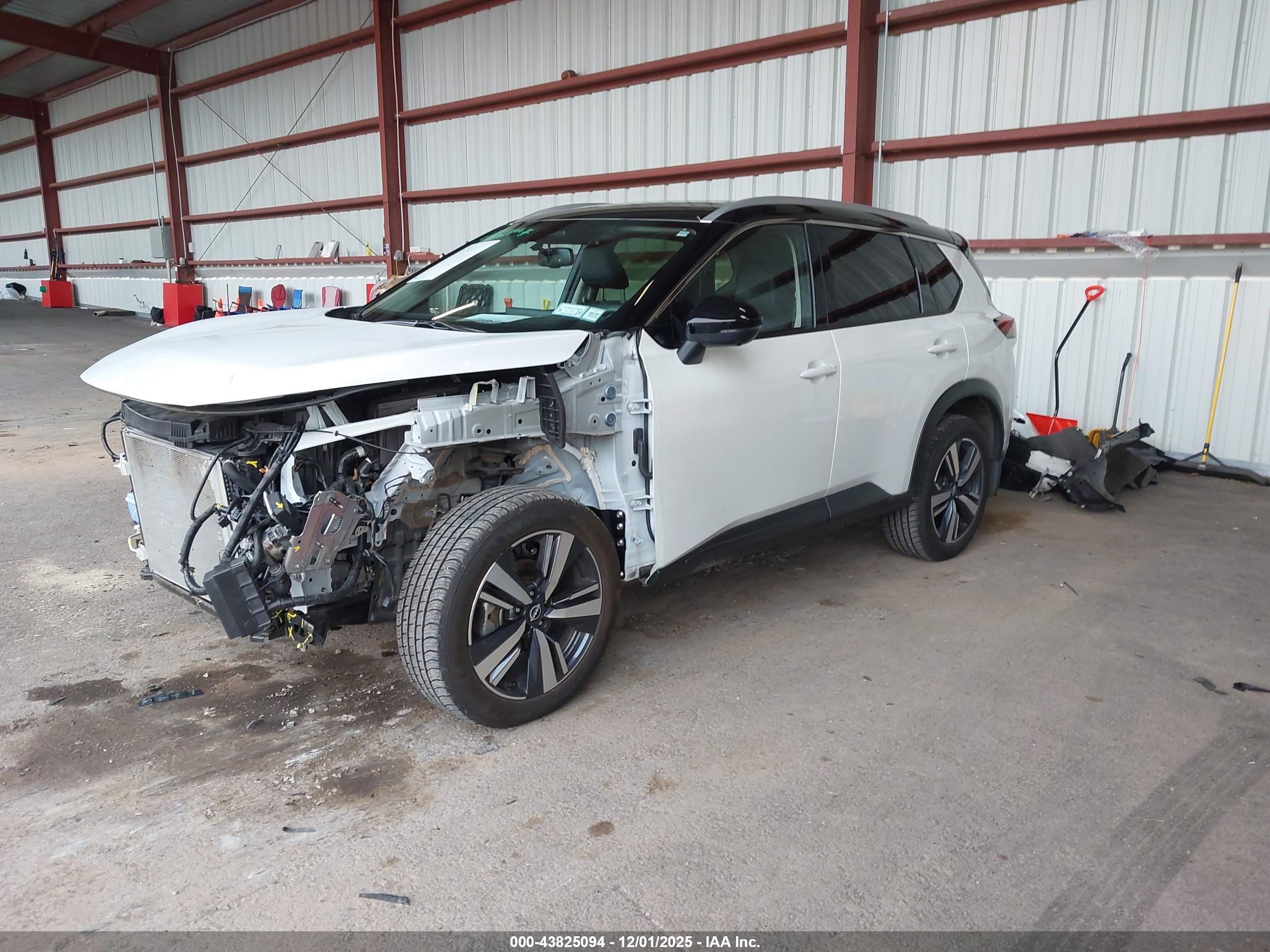 NISSAN ROGUE image 2