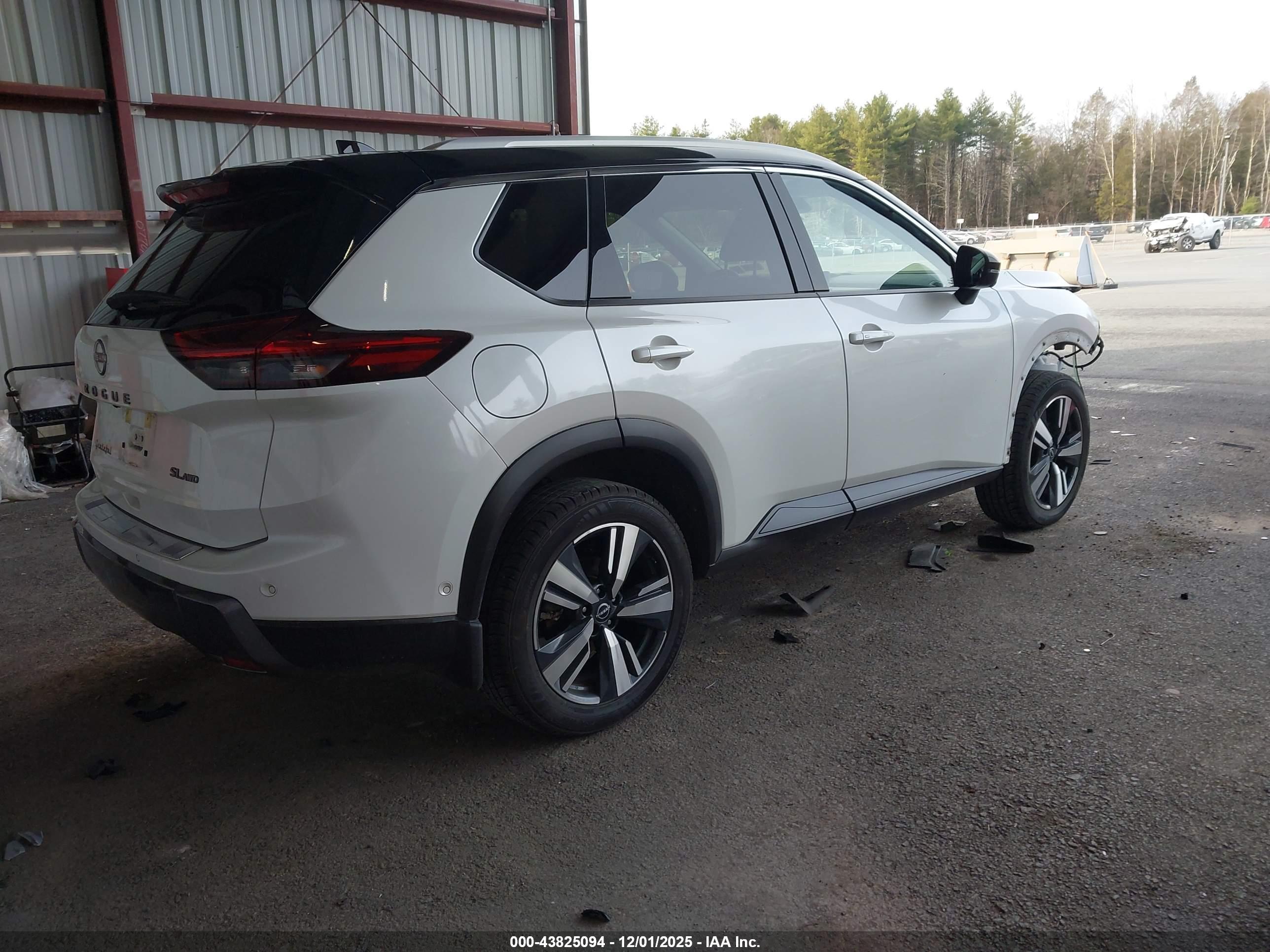 NISSAN ROGUE image 4
