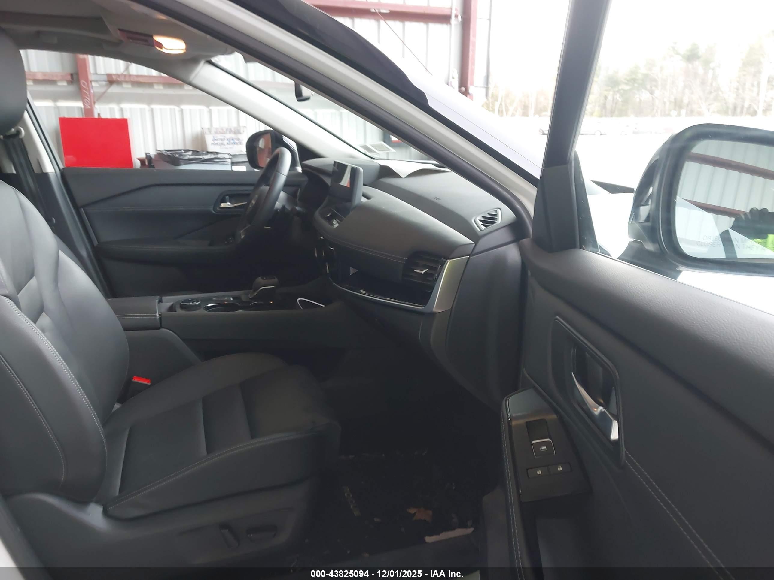 NISSAN ROGUE image 5