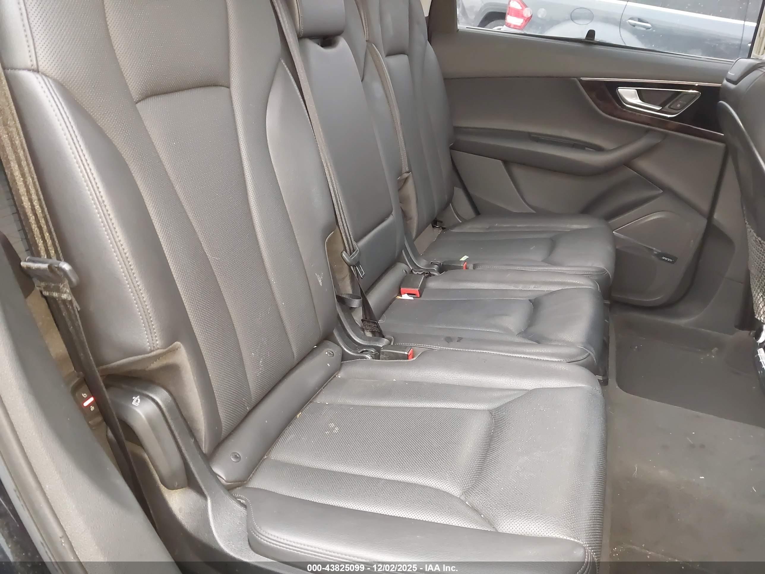 AUDI Q7 image 8