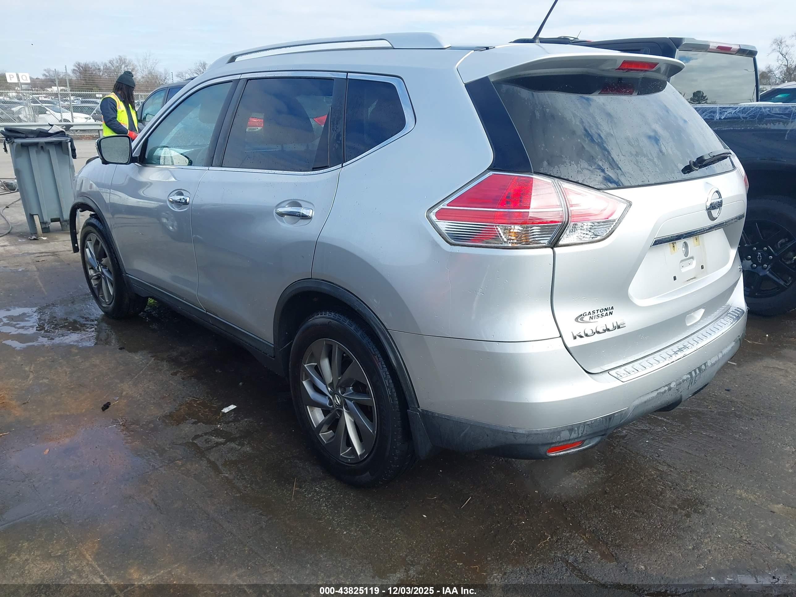 NISSAN ROGUE image 3