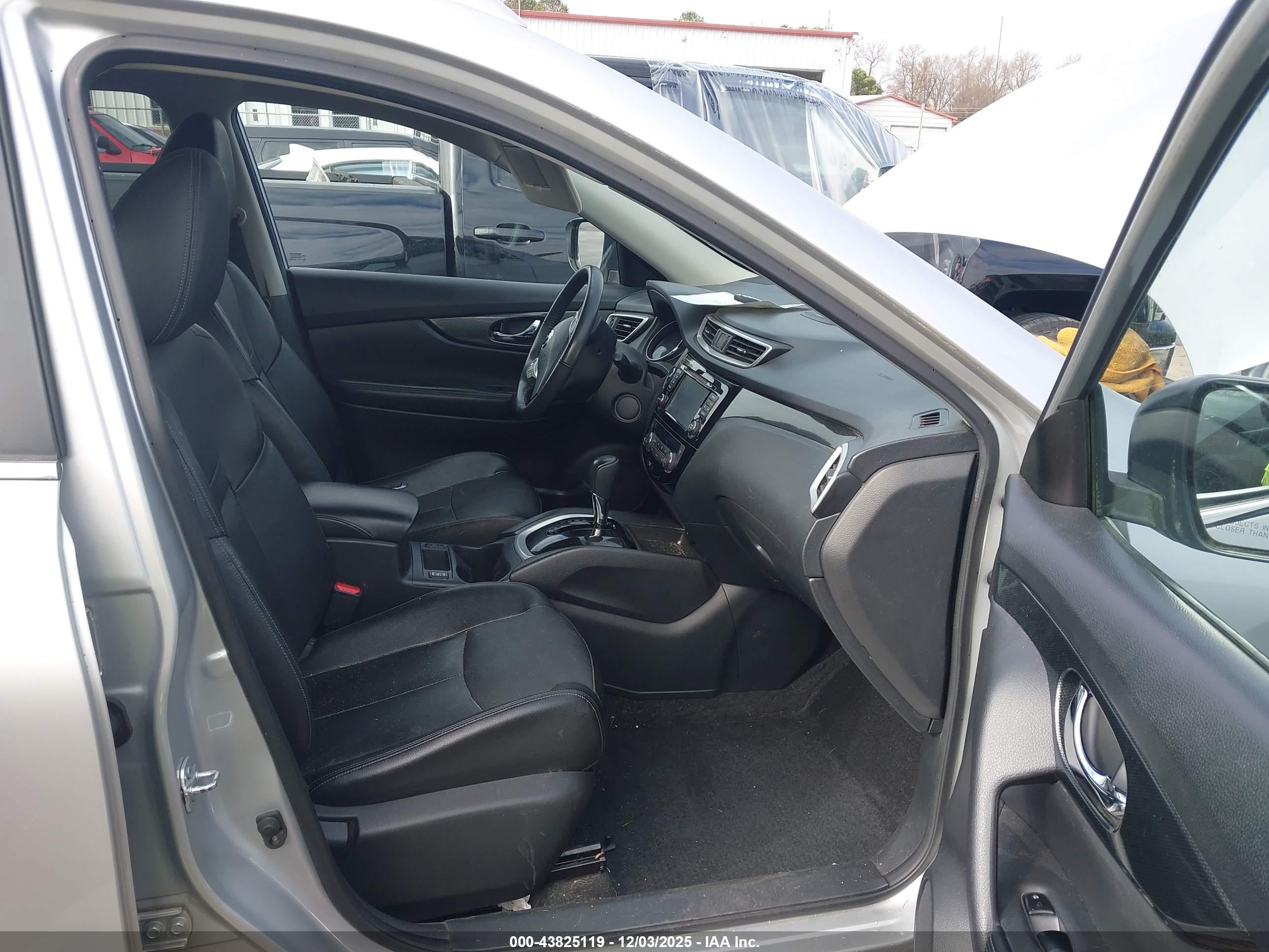 NISSAN ROGUE image 5