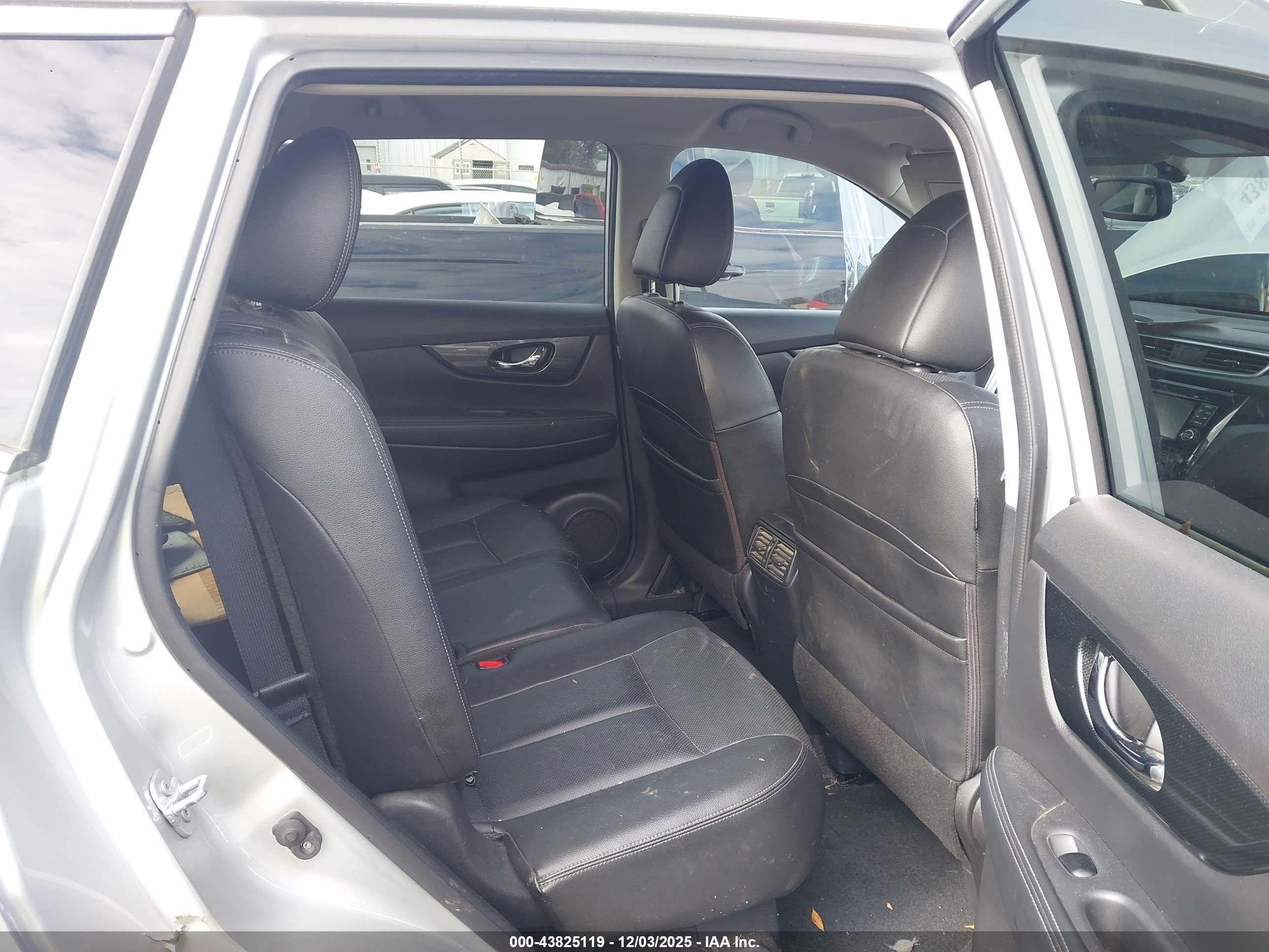 NISSAN ROGUE image 8