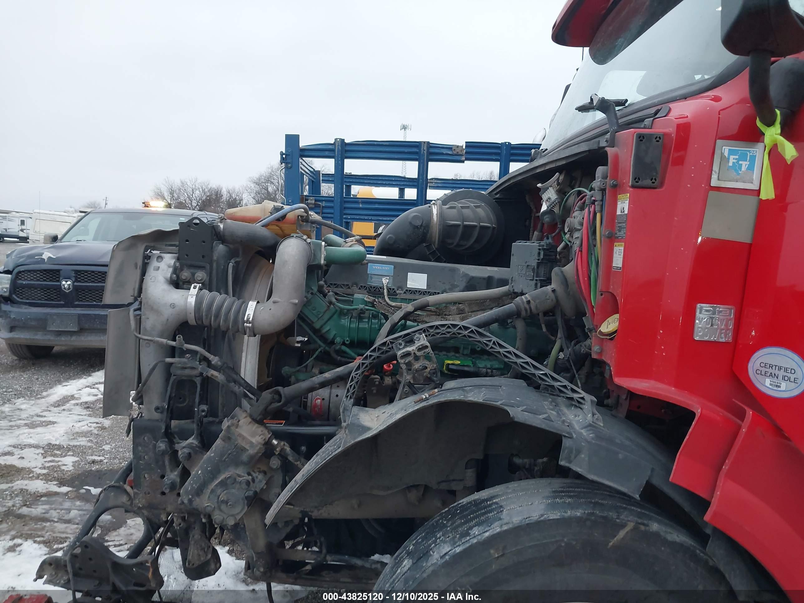 VOLVO VN image 10