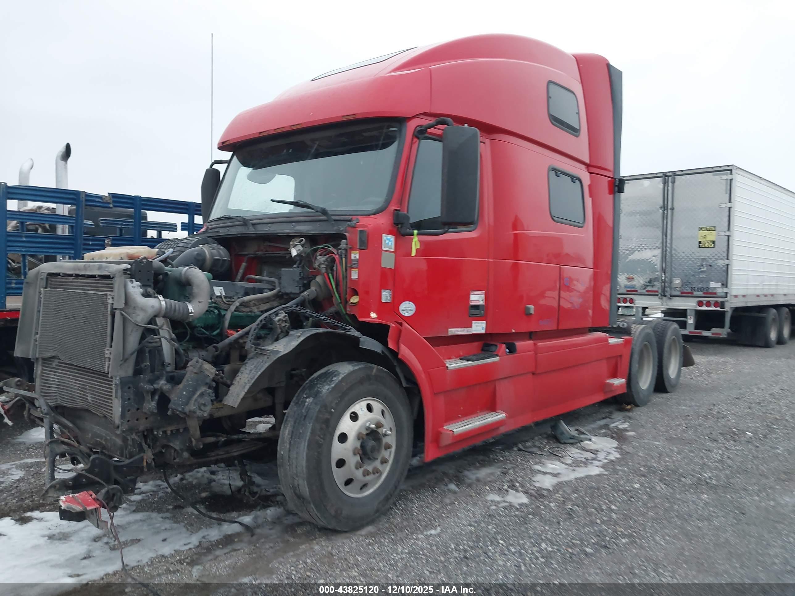 VOLVO VN image 2