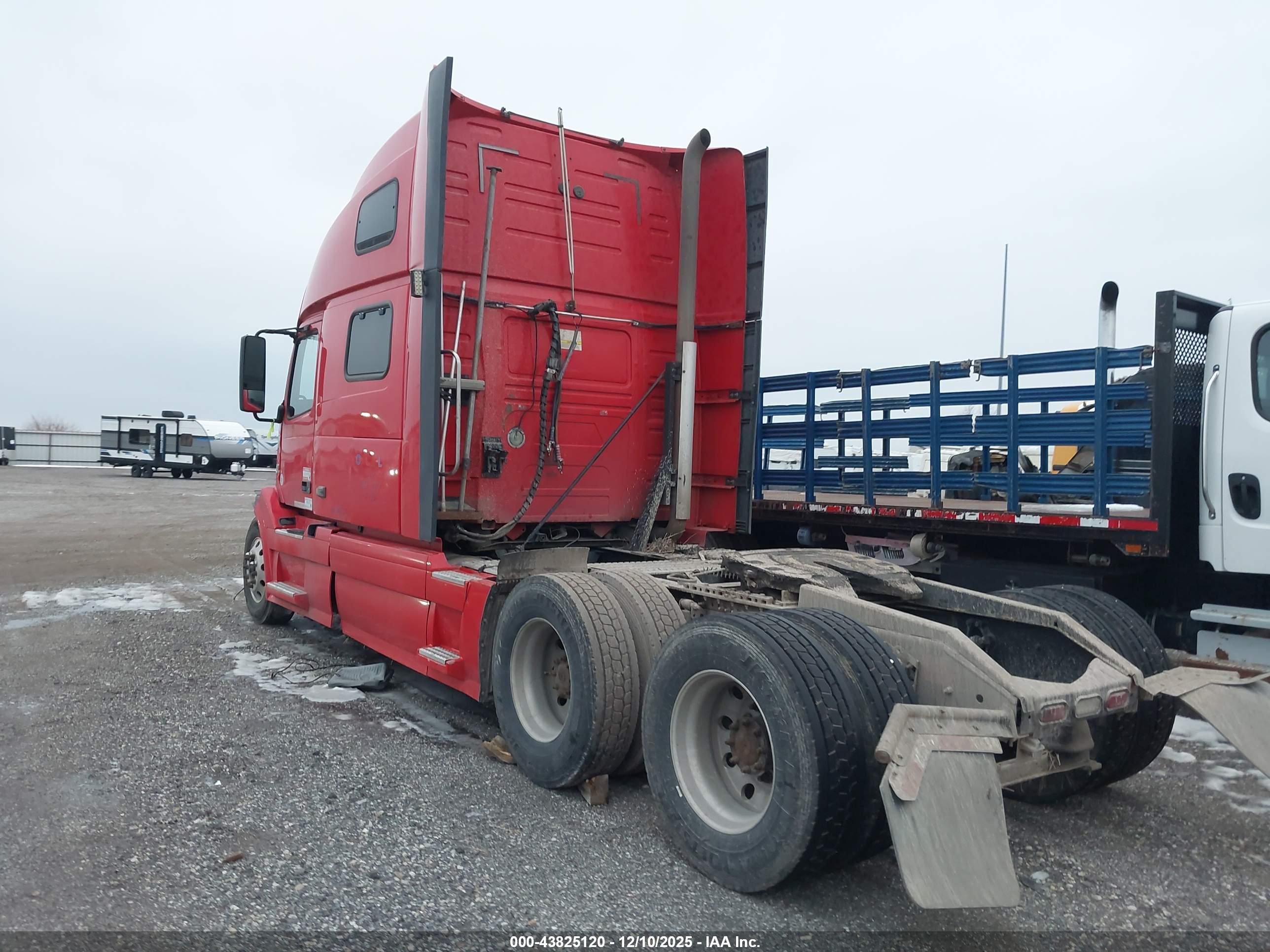 VOLVO VN image 3