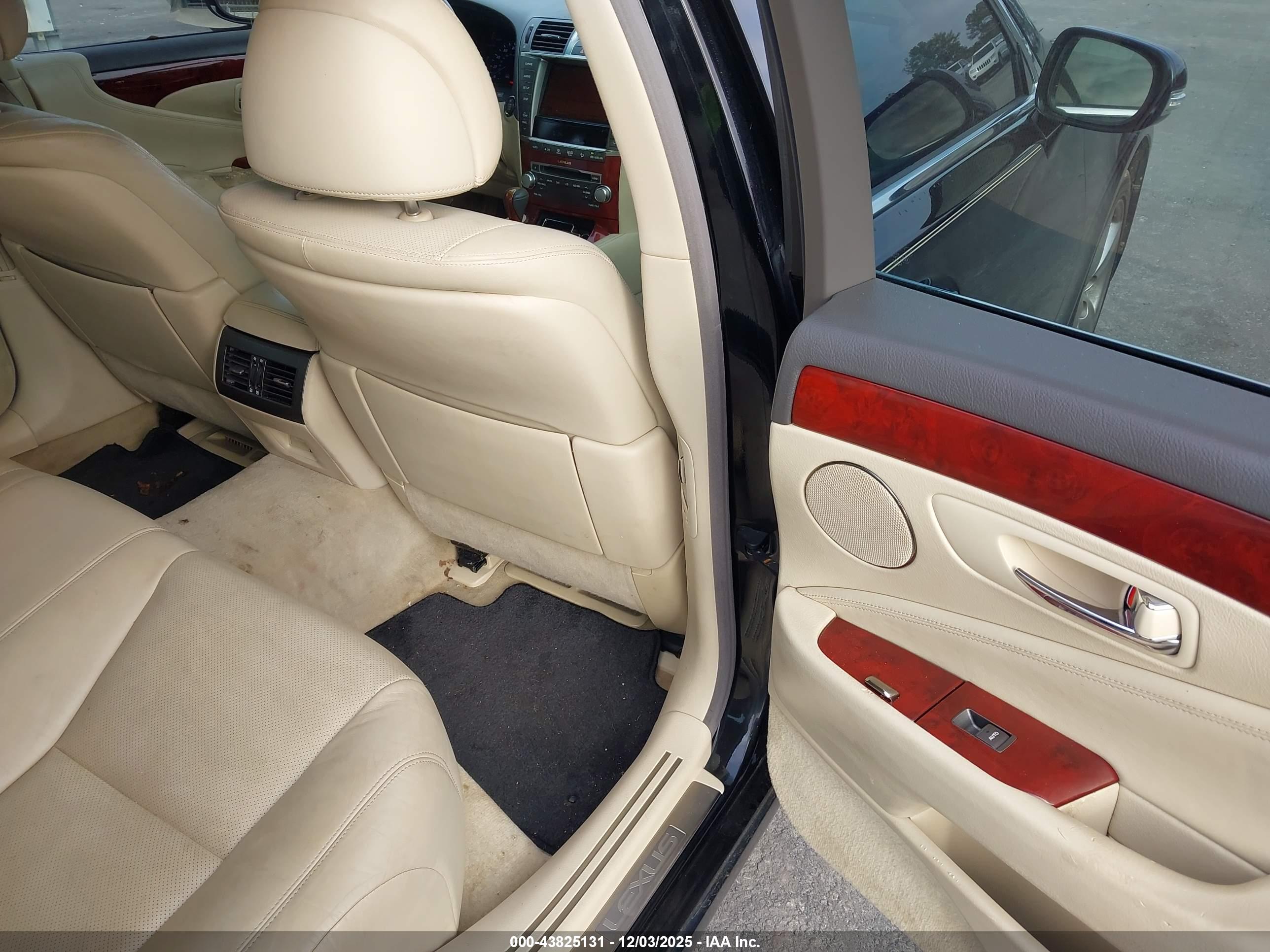 LEXUS LS image 8