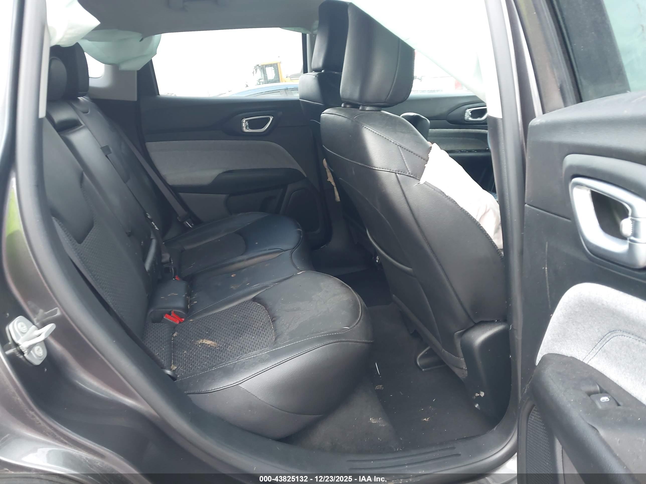 JEEP COMPASS image 8