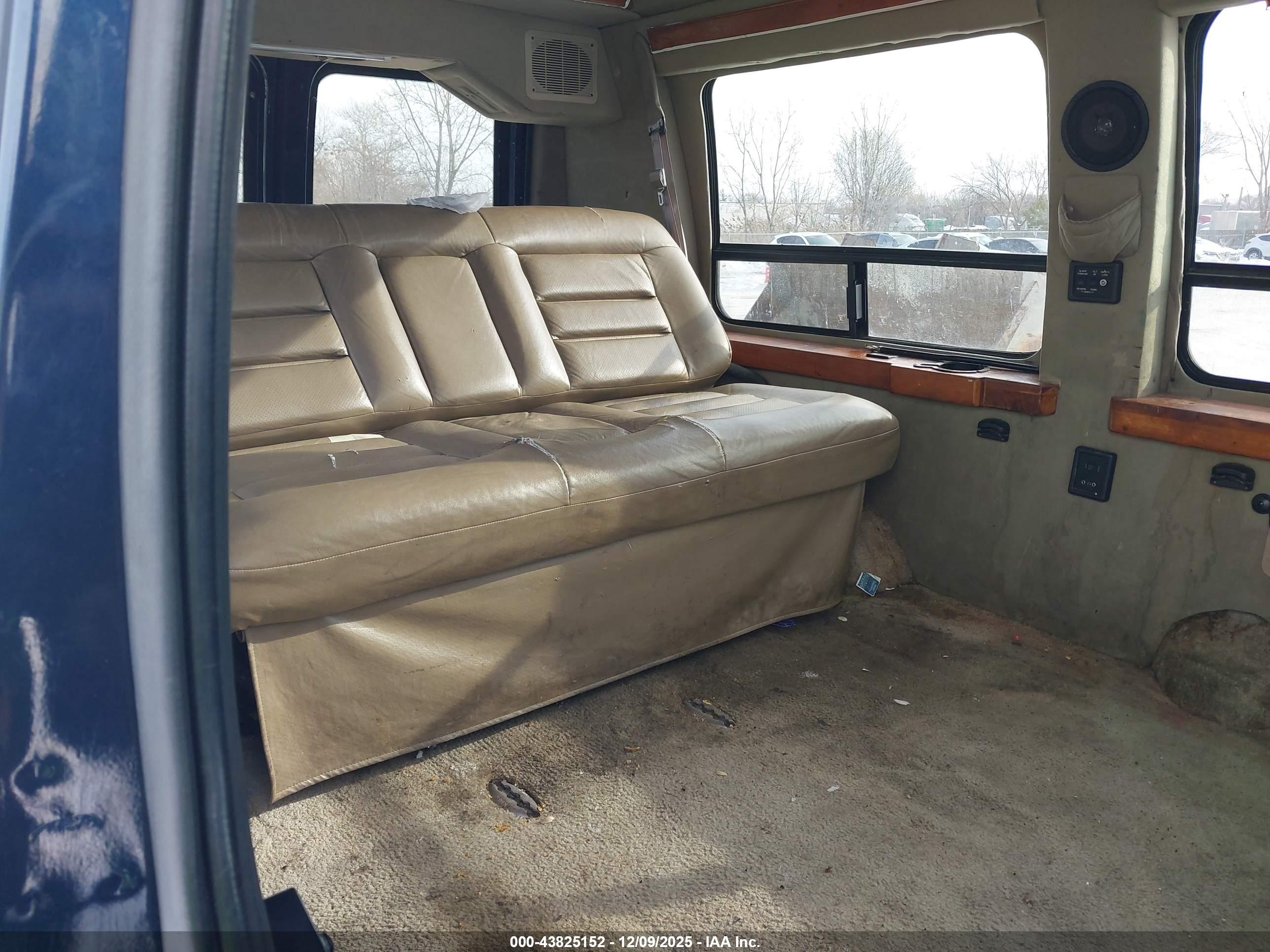 FORD E-250 image 8