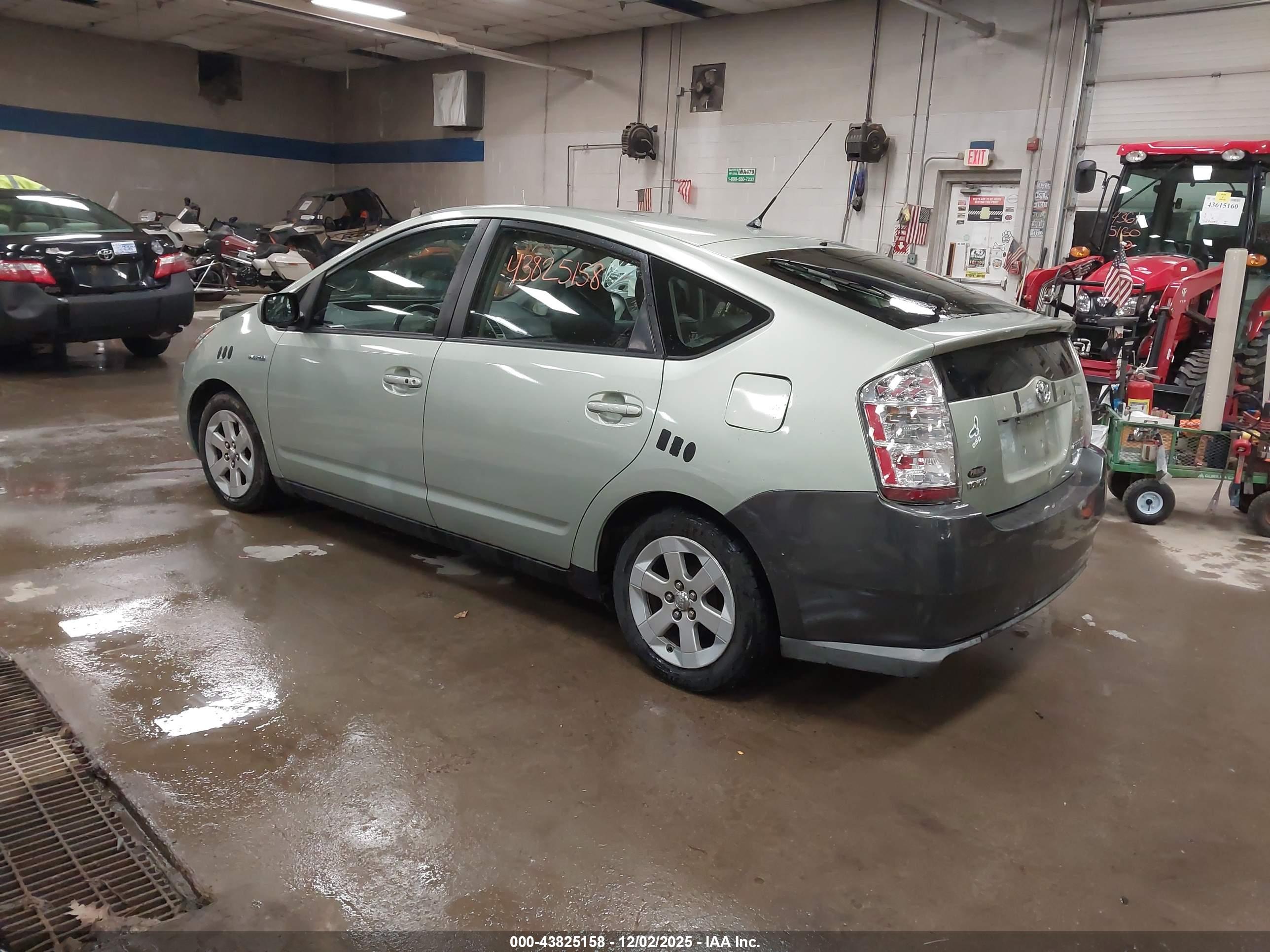 TOYOTA PRIUS image 3