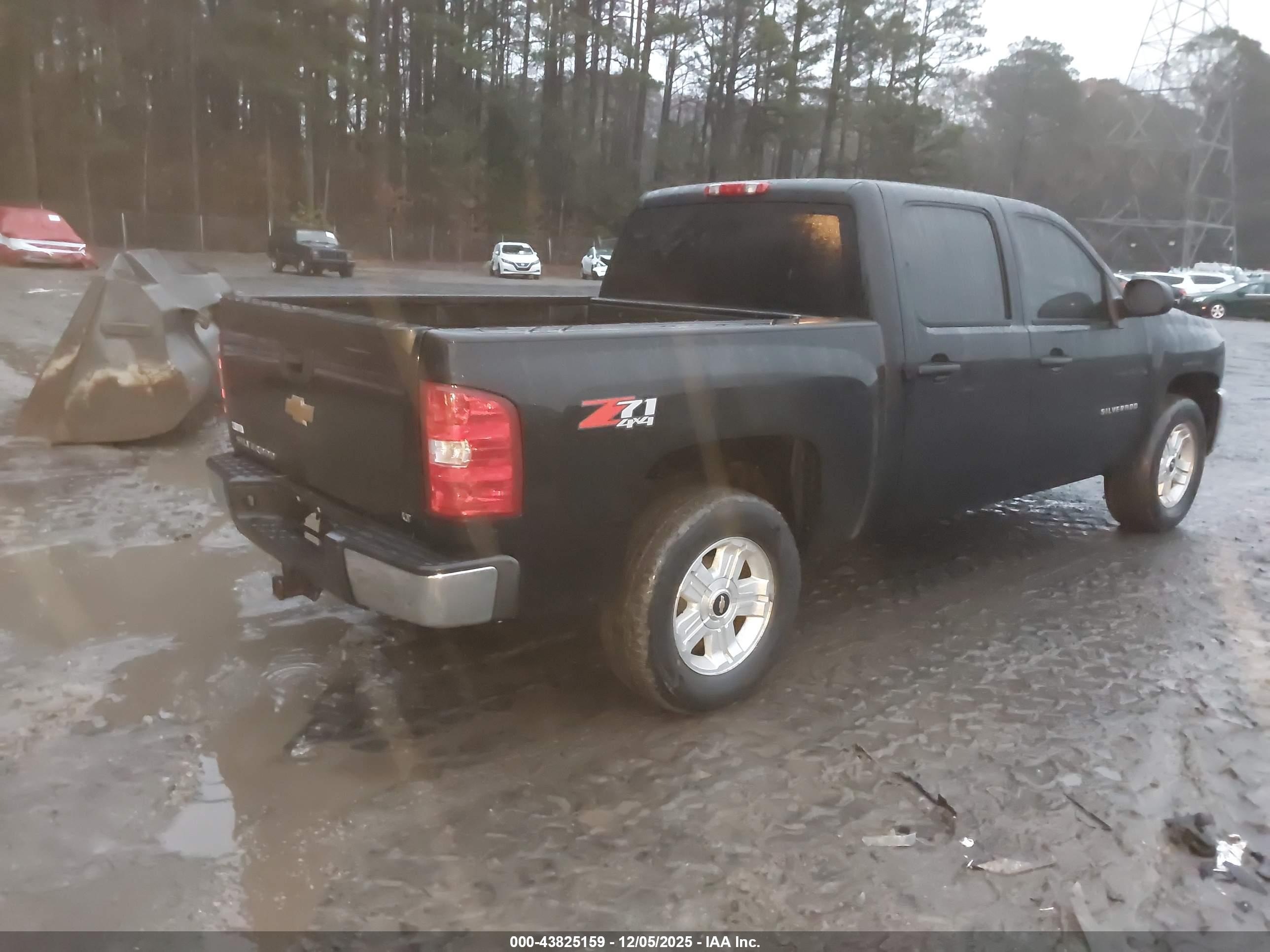 CHEVROLET SILVERADO image 4