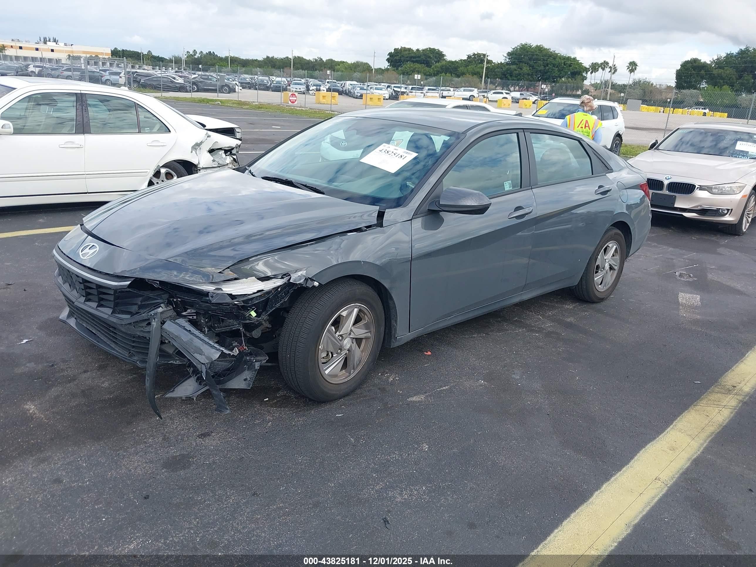 HYUNDAI ELANTRA image 2