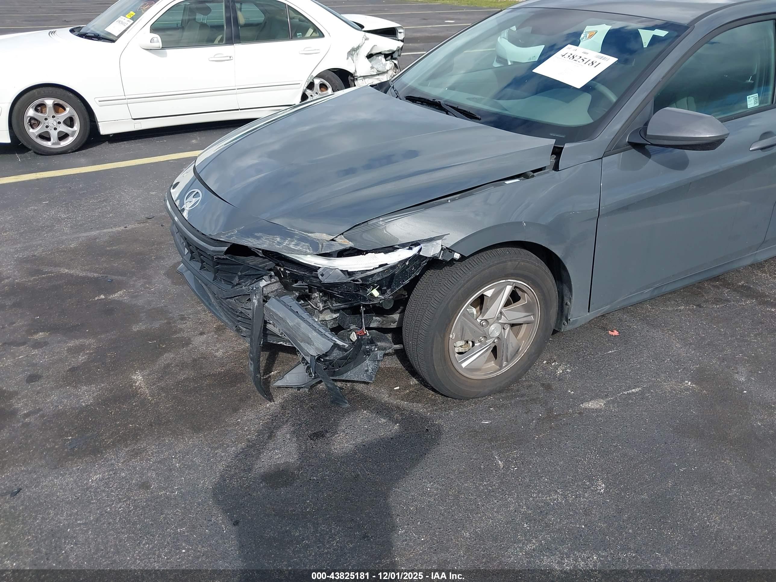HYUNDAI ELANTRA image 6
