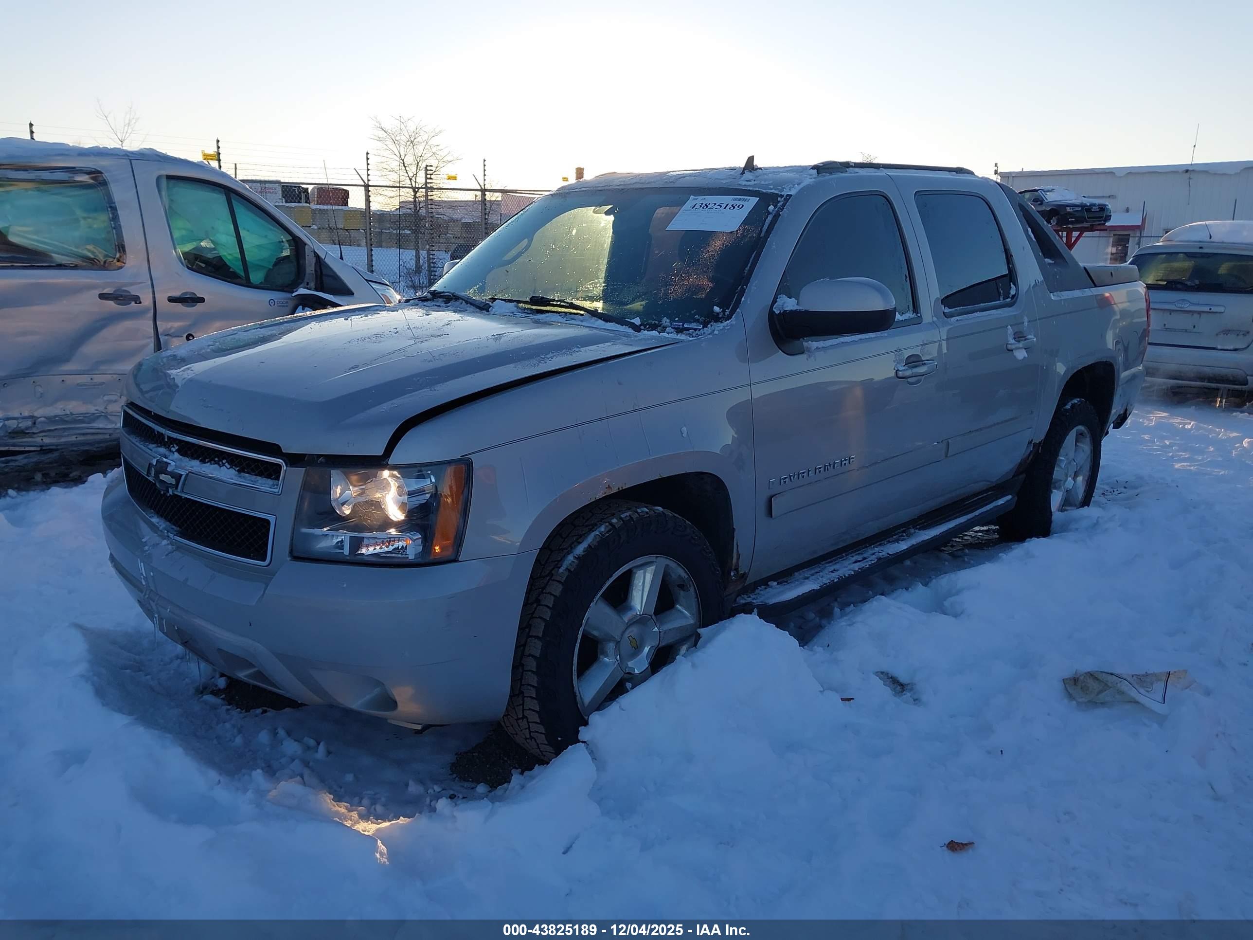 CHEVROLET AVALANCHE image 2