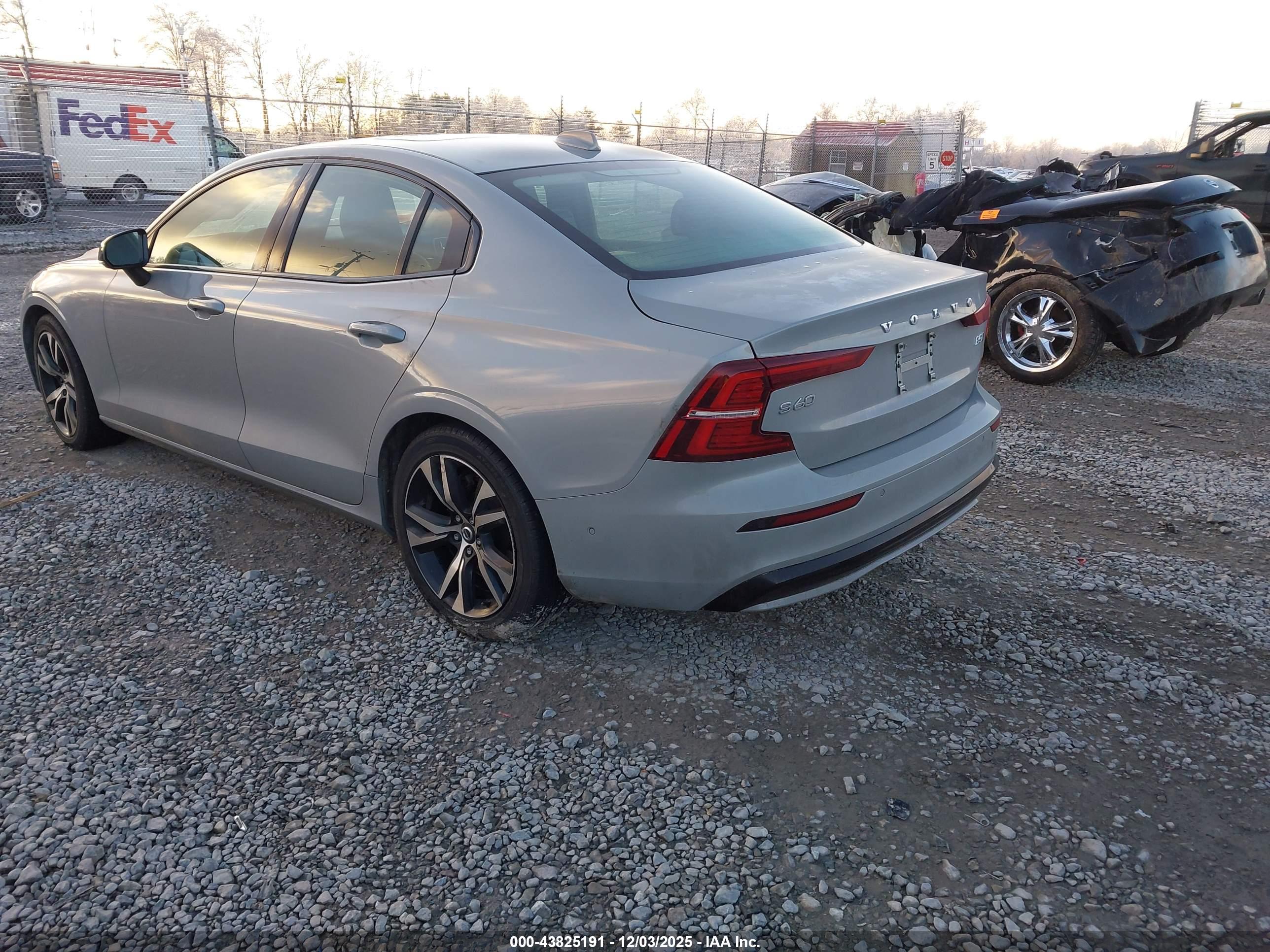 VOLVO S60 image 3
