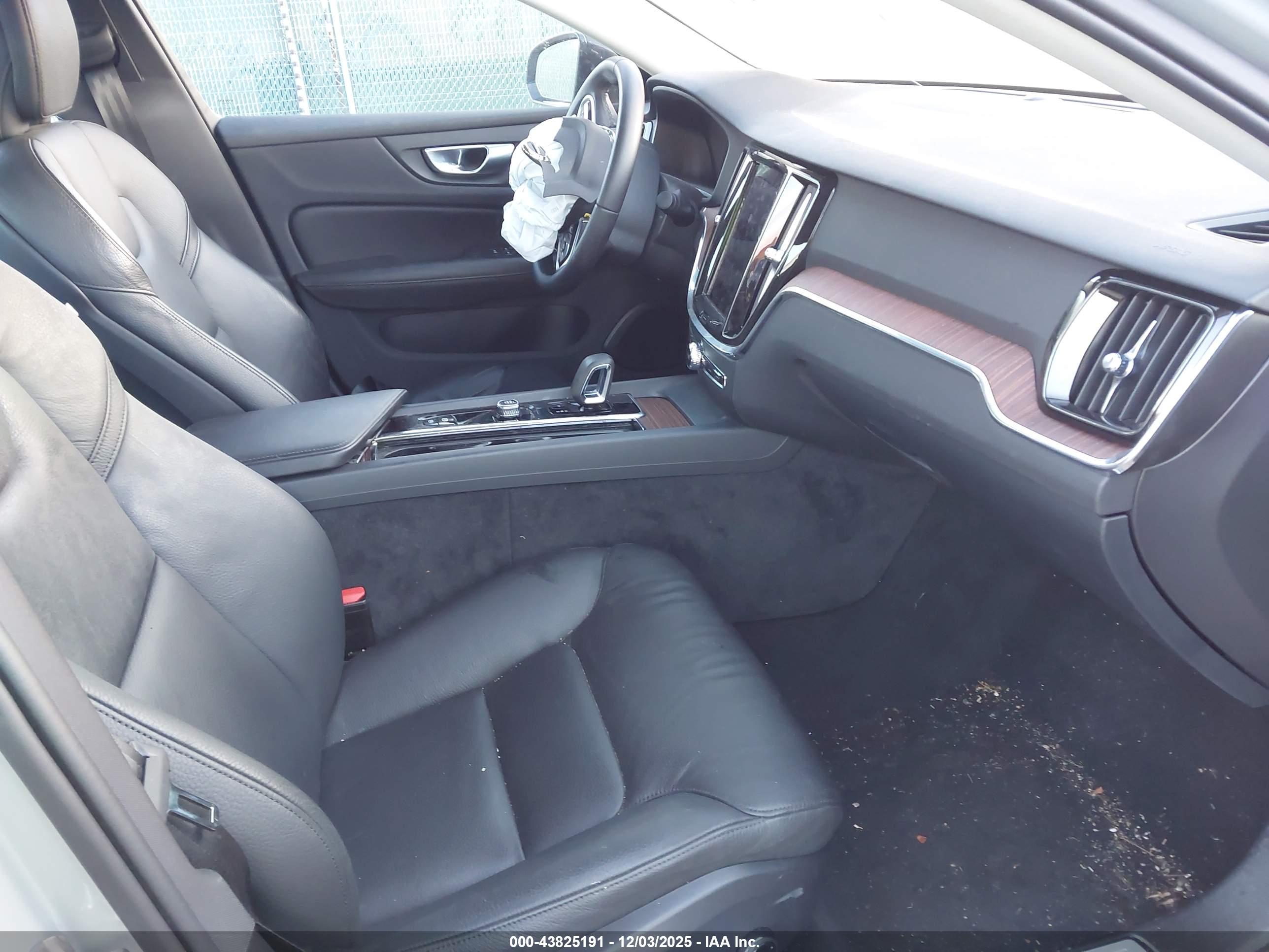 VOLVO S60 image 5