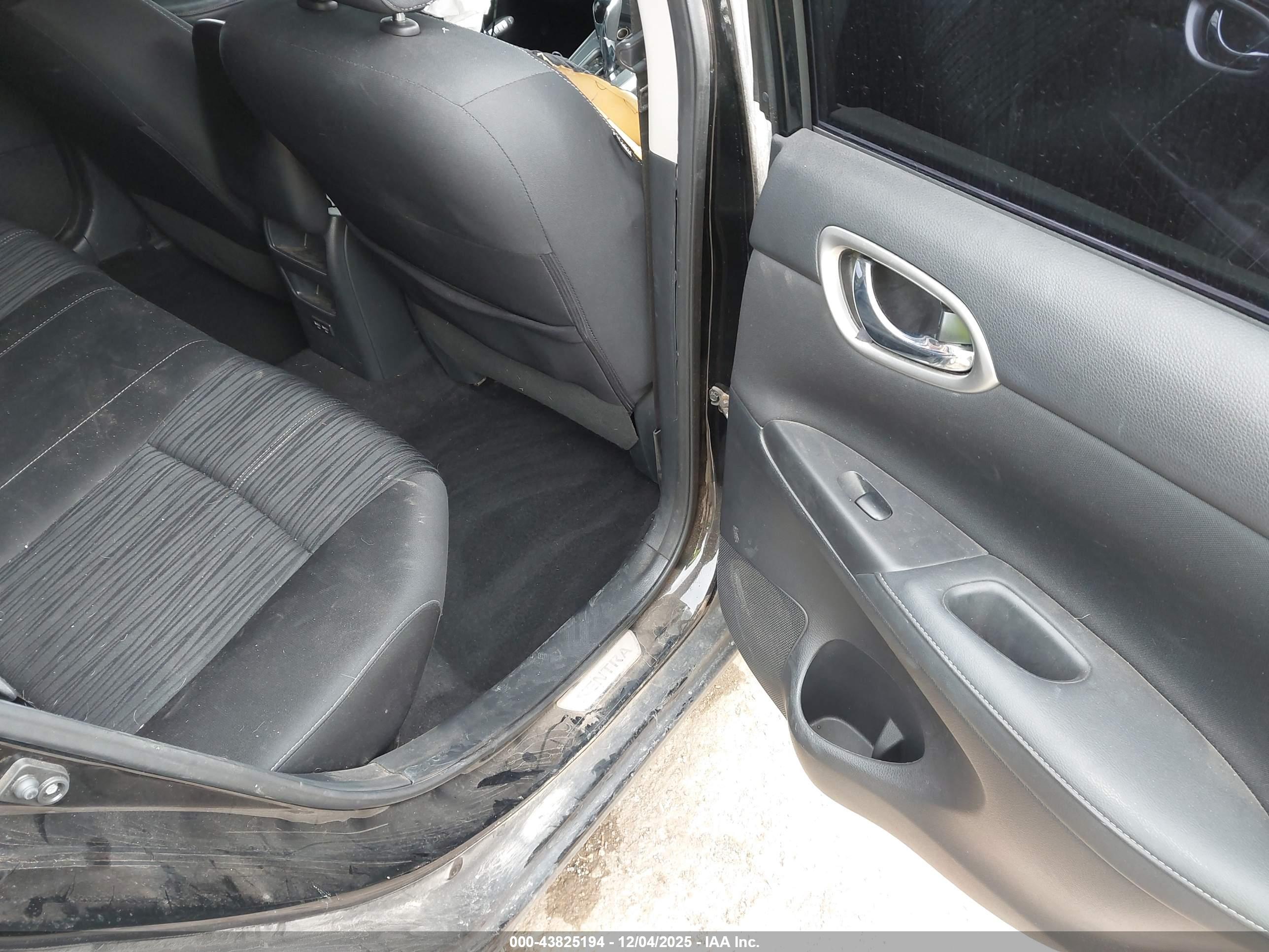 NISSAN SENTRA image 8