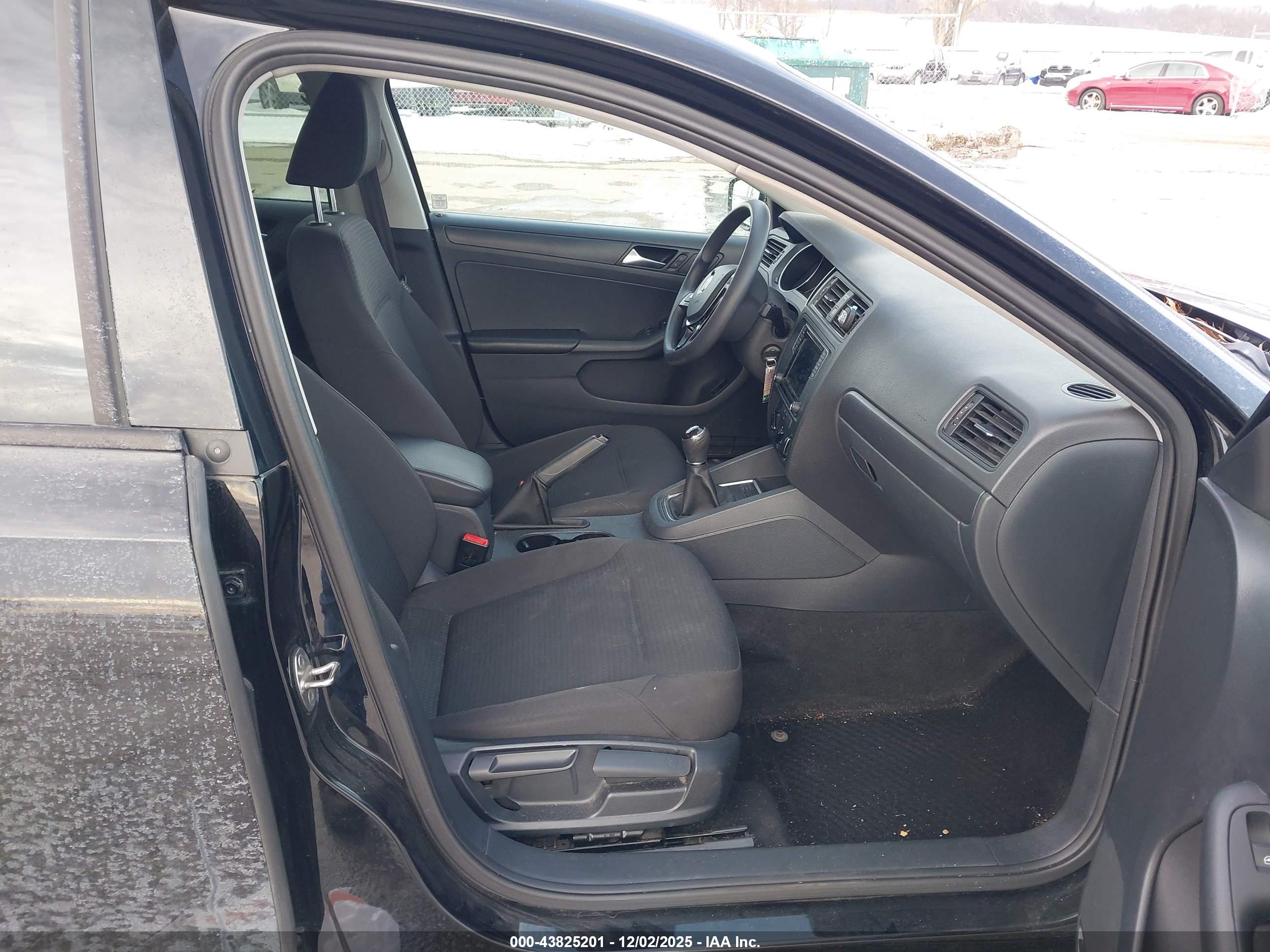 VOLKSWAGEN JETTA image 5