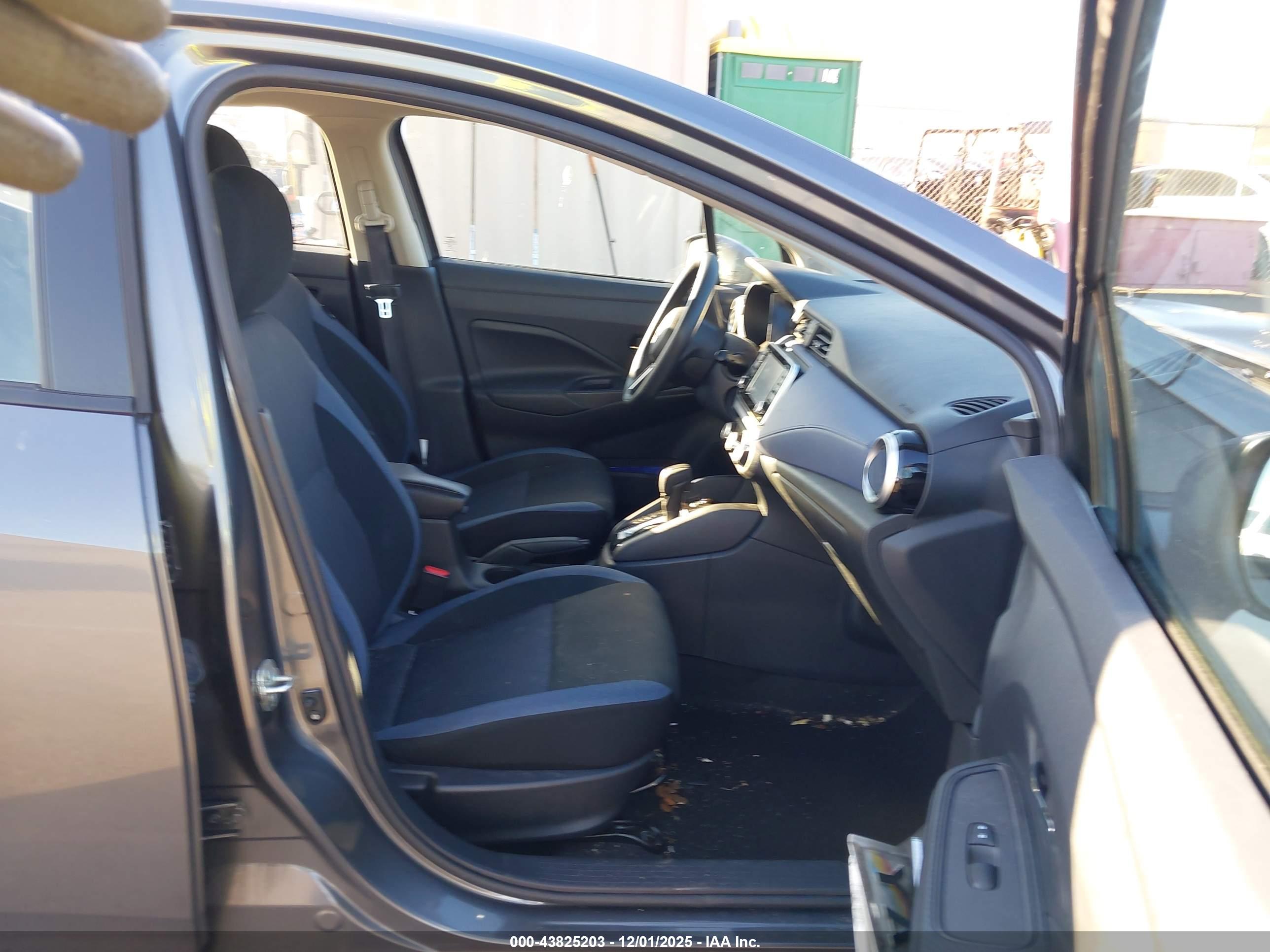 NISSAN VERSA image 5