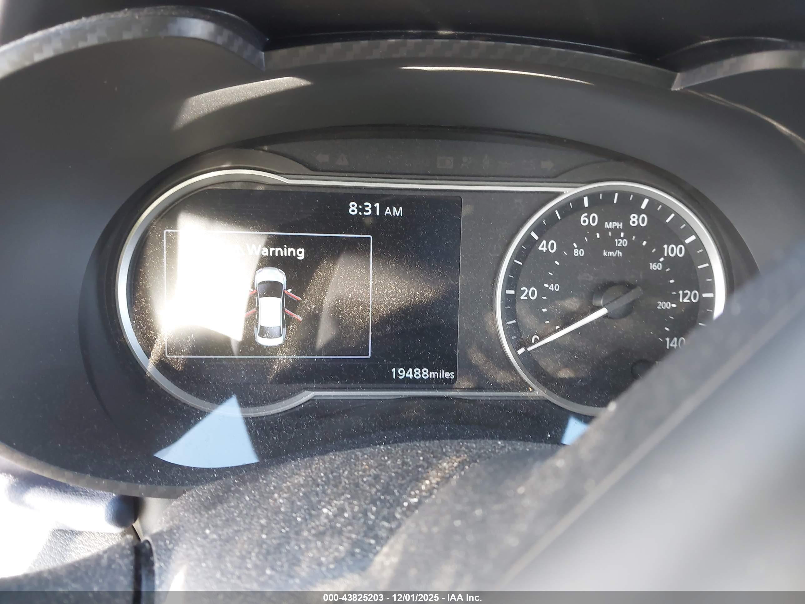 NISSAN VERSA image 7