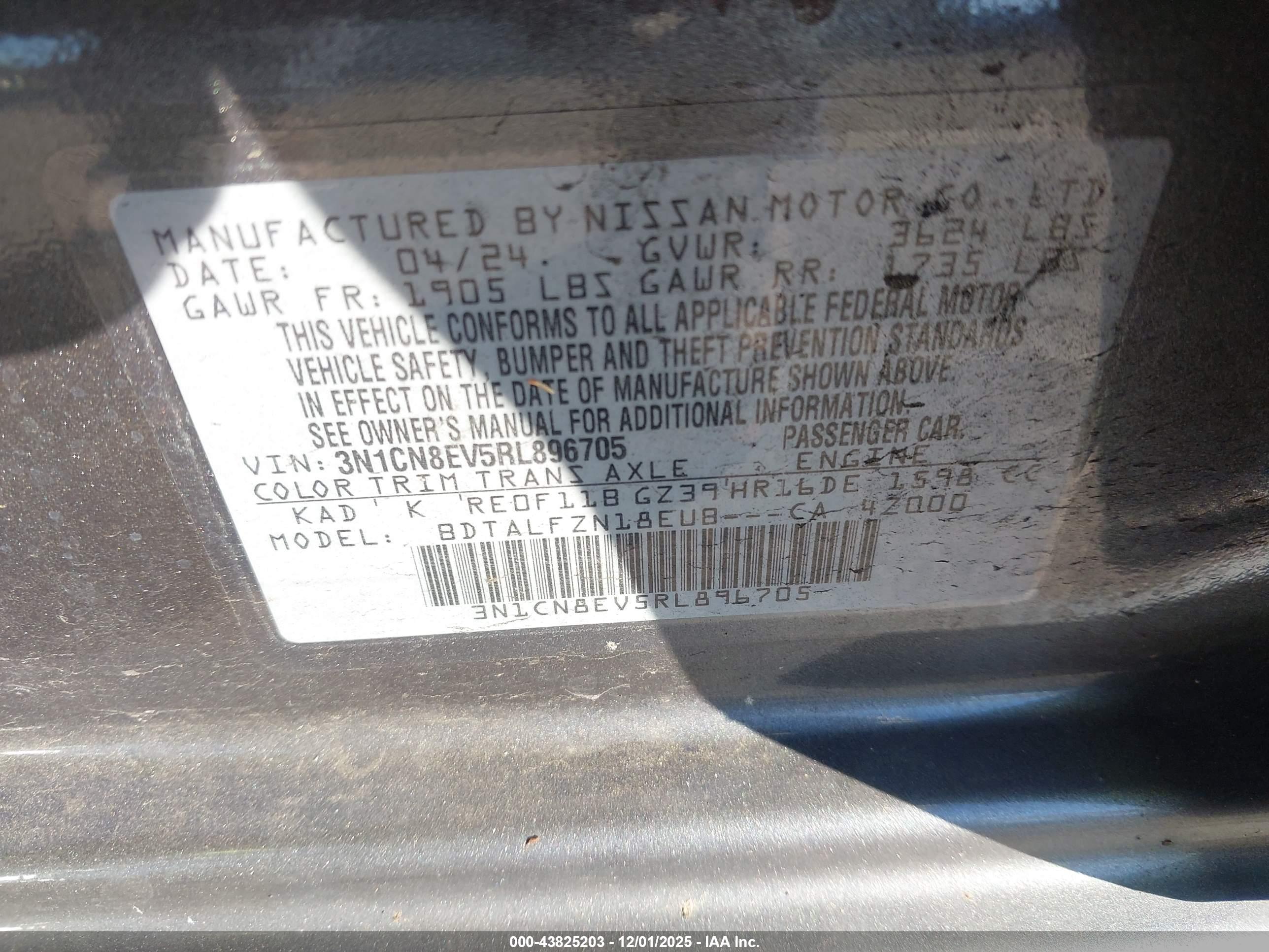 NISSAN VERSA image 9