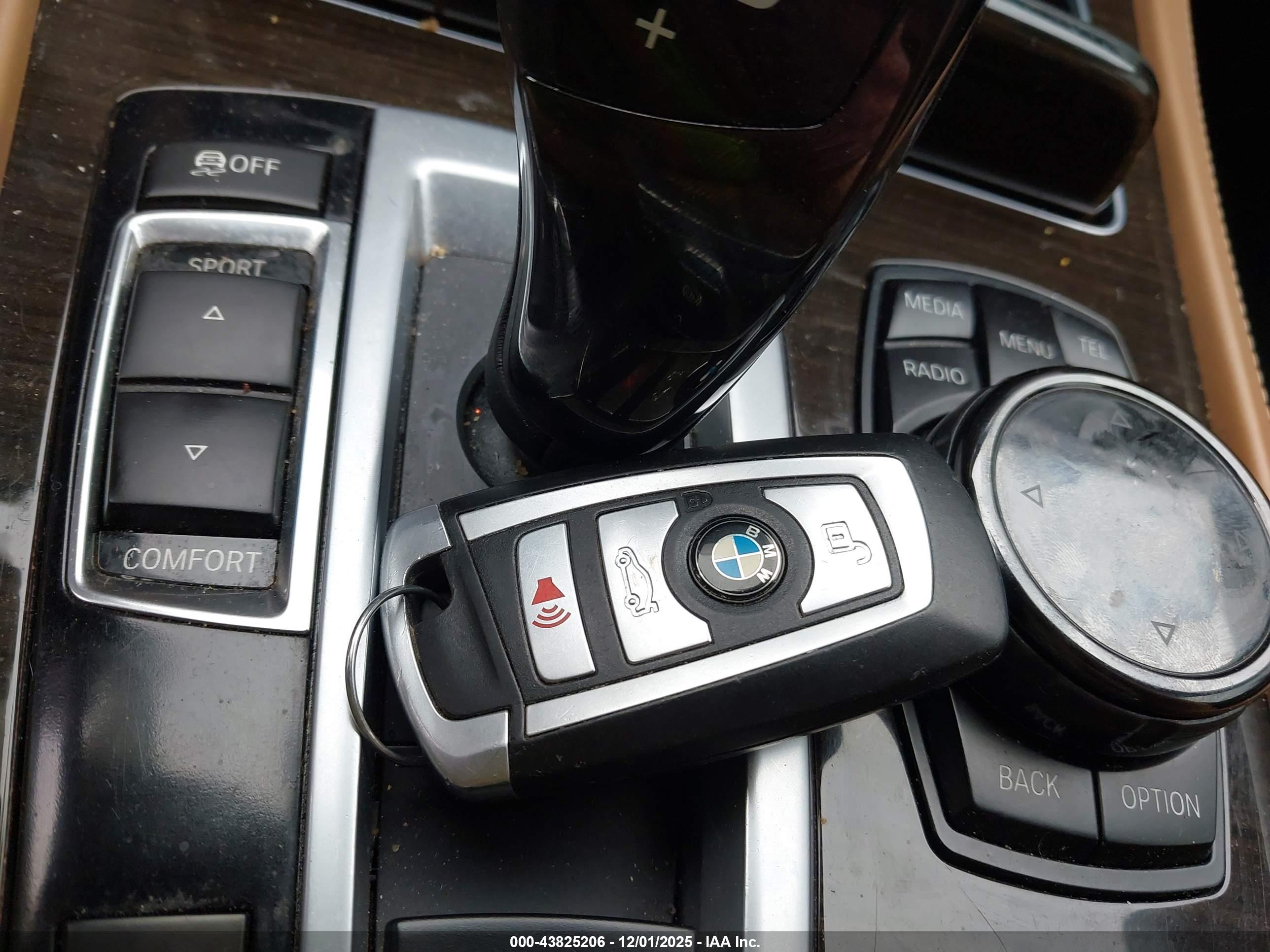 BMW 750I image 11