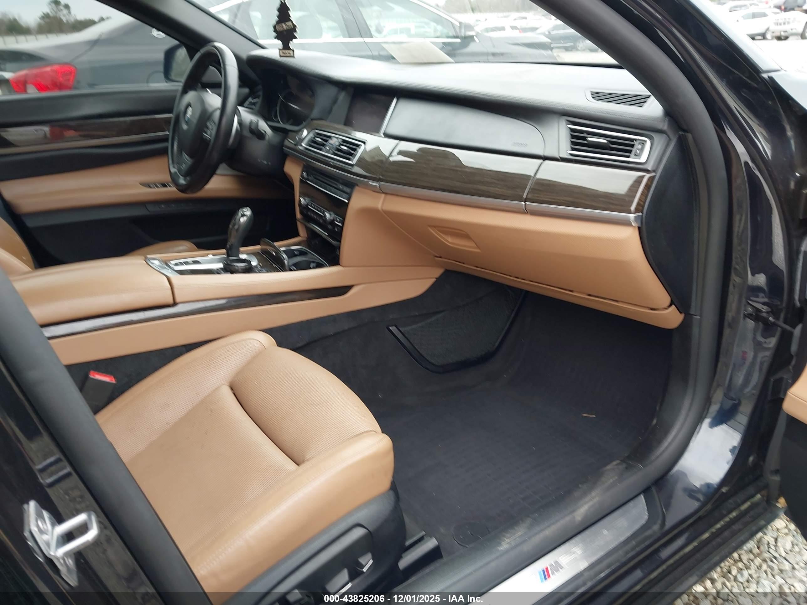 BMW 750I image 5