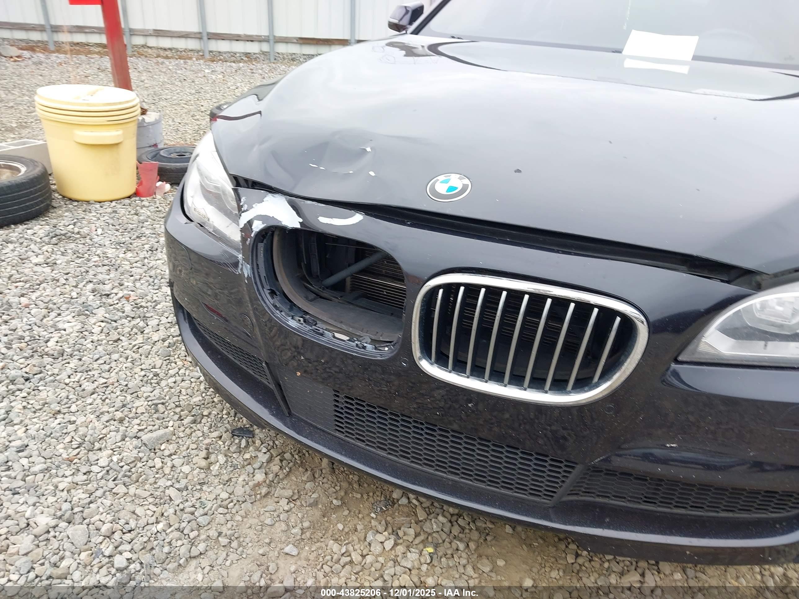 BMW 750I image 6